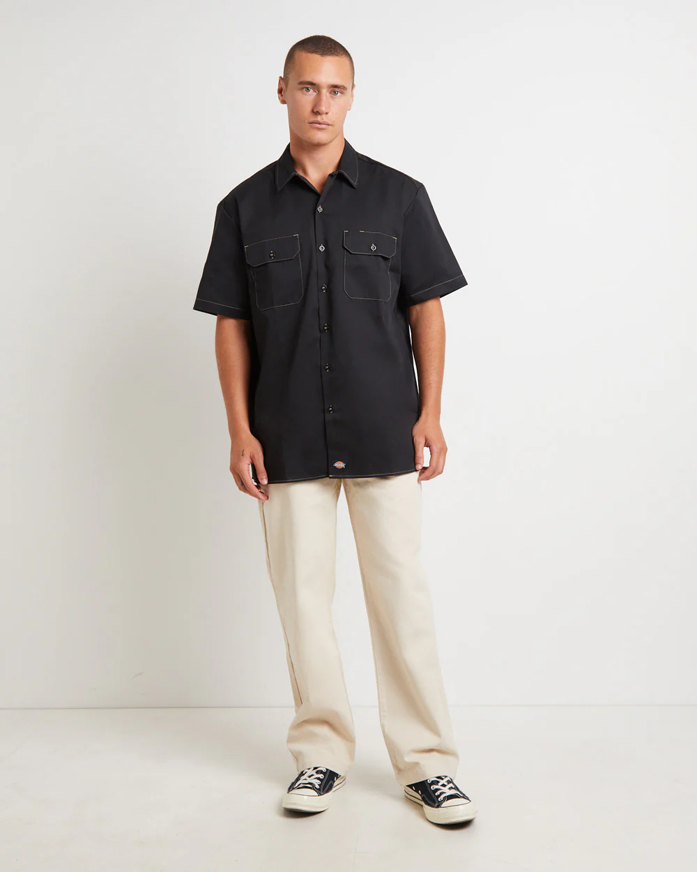 1574 Contrast Short Sleeve Shirt in Black - Image 3