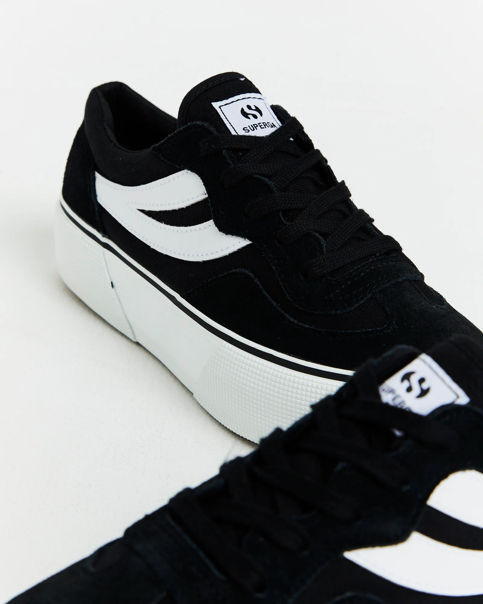 3041 Revolley Sneakers in Black - Image 4