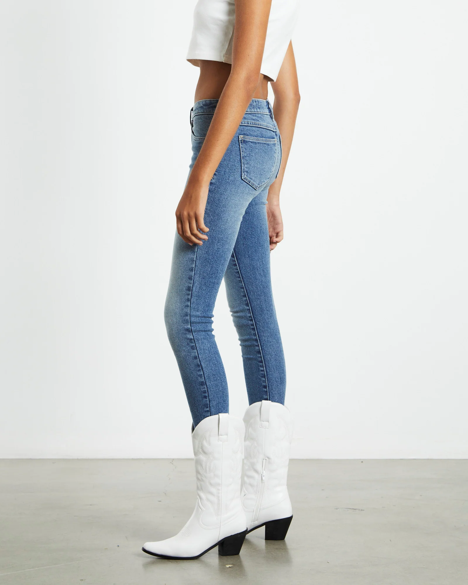 A 99 Low Rise Skinny Jeans Amalie Blue - Image 4