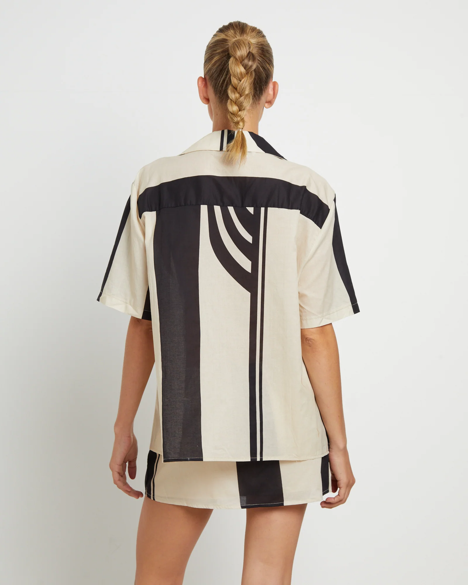 Alba Short Sleeve Shirt in Black Print - Image 2