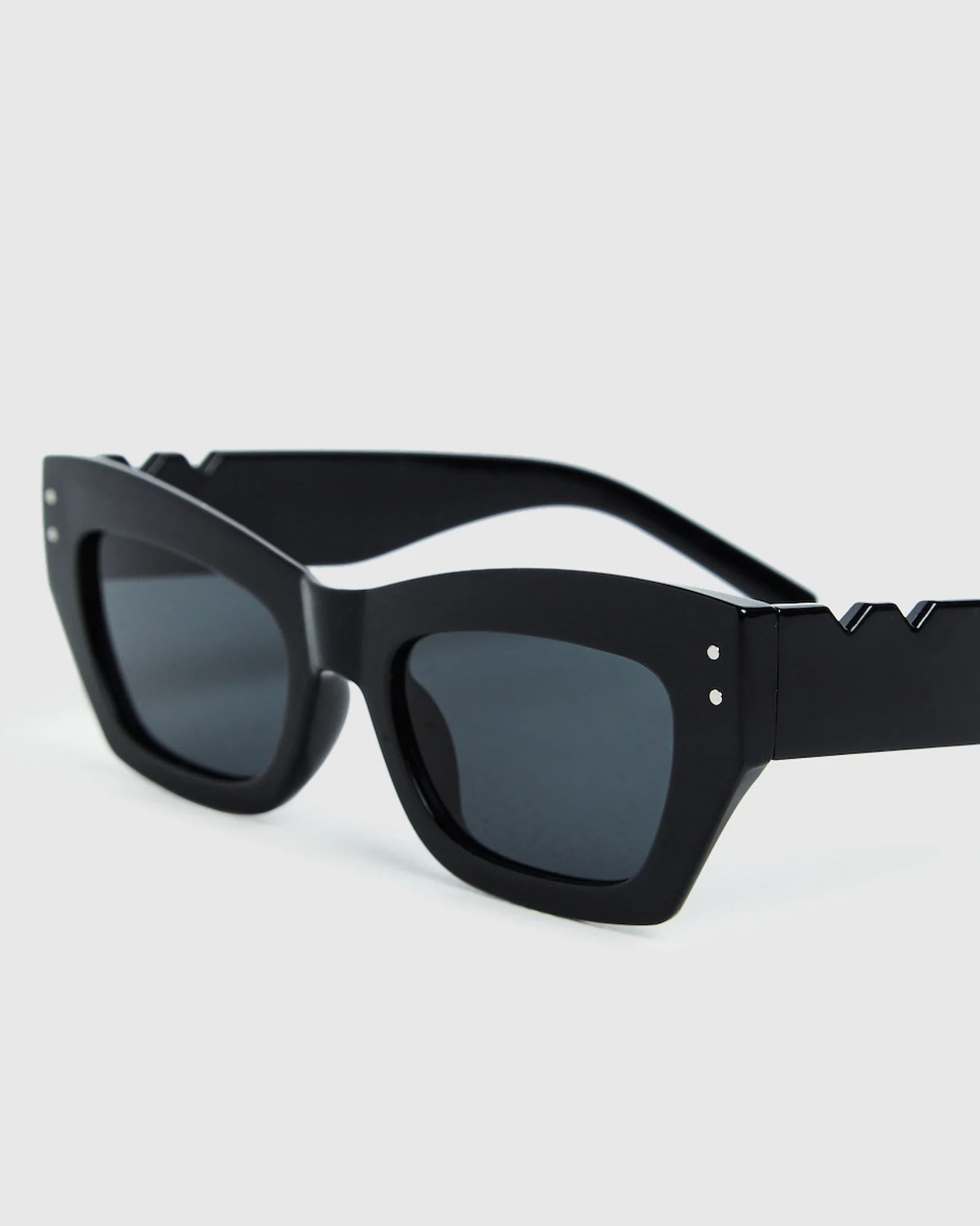 Amalfi Sunglasses Black - Image 4