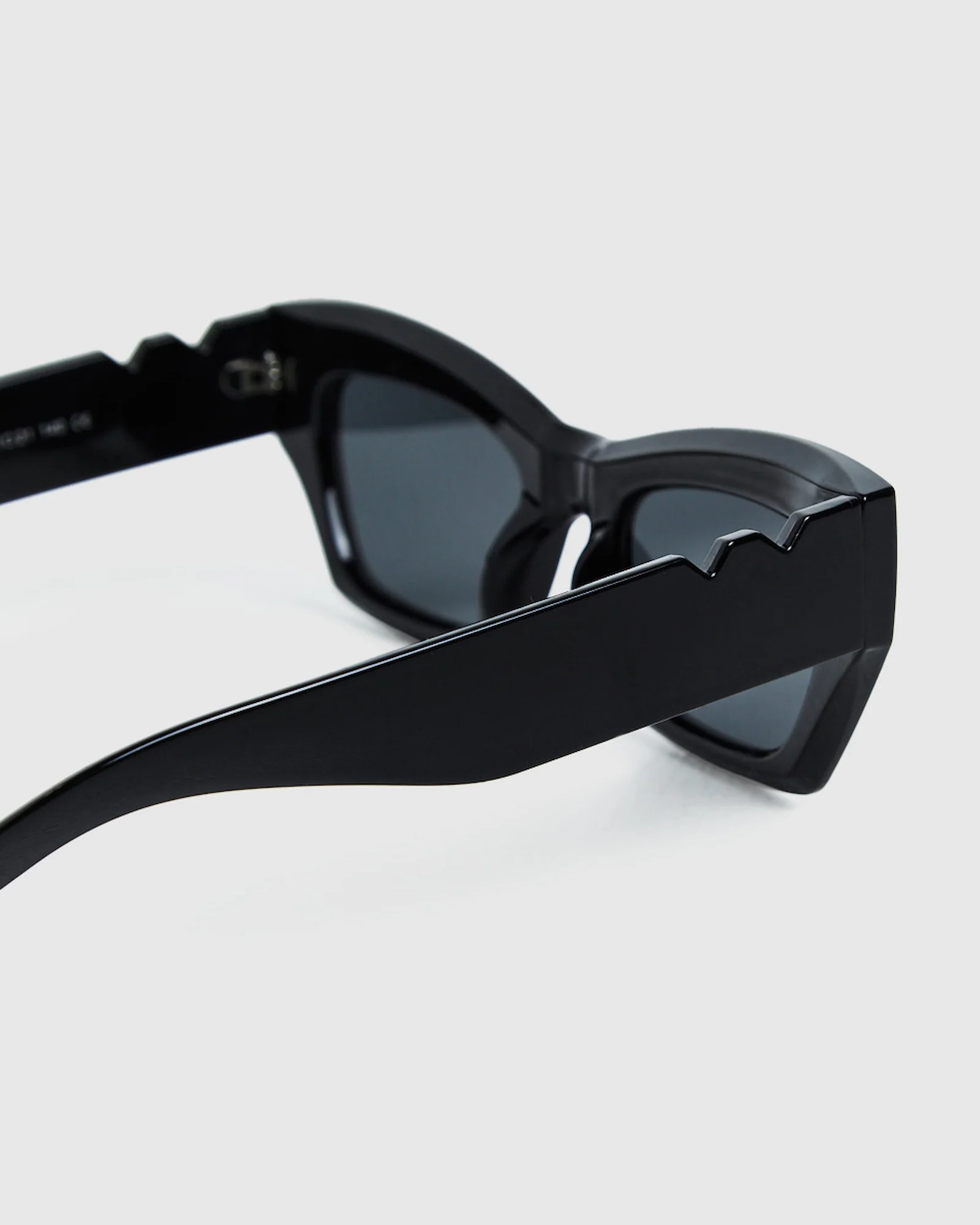 Amalfi Sunglasses Black - Image 5