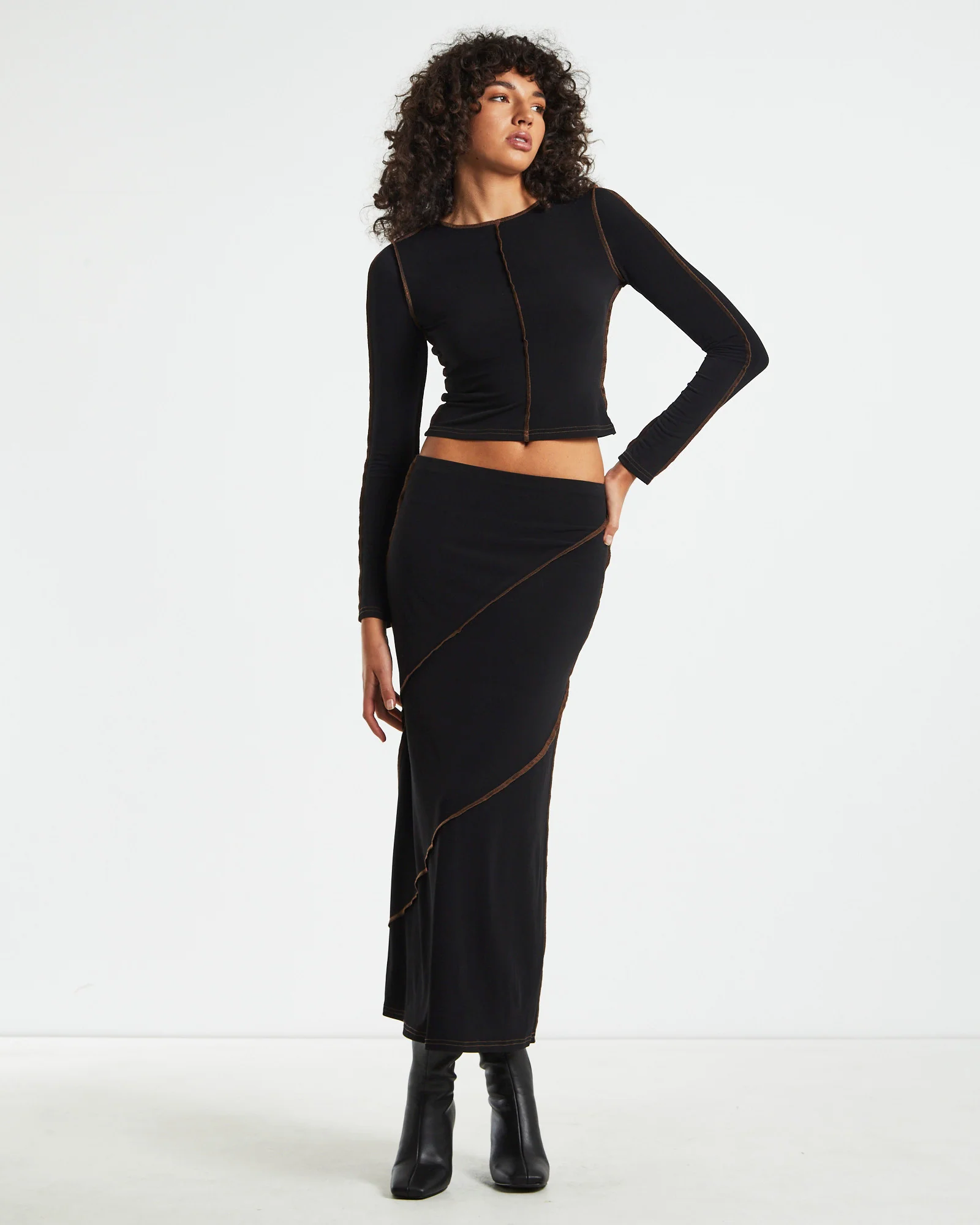 Amelie Slinky Contrast Long Sleeve Top Black - Image 3