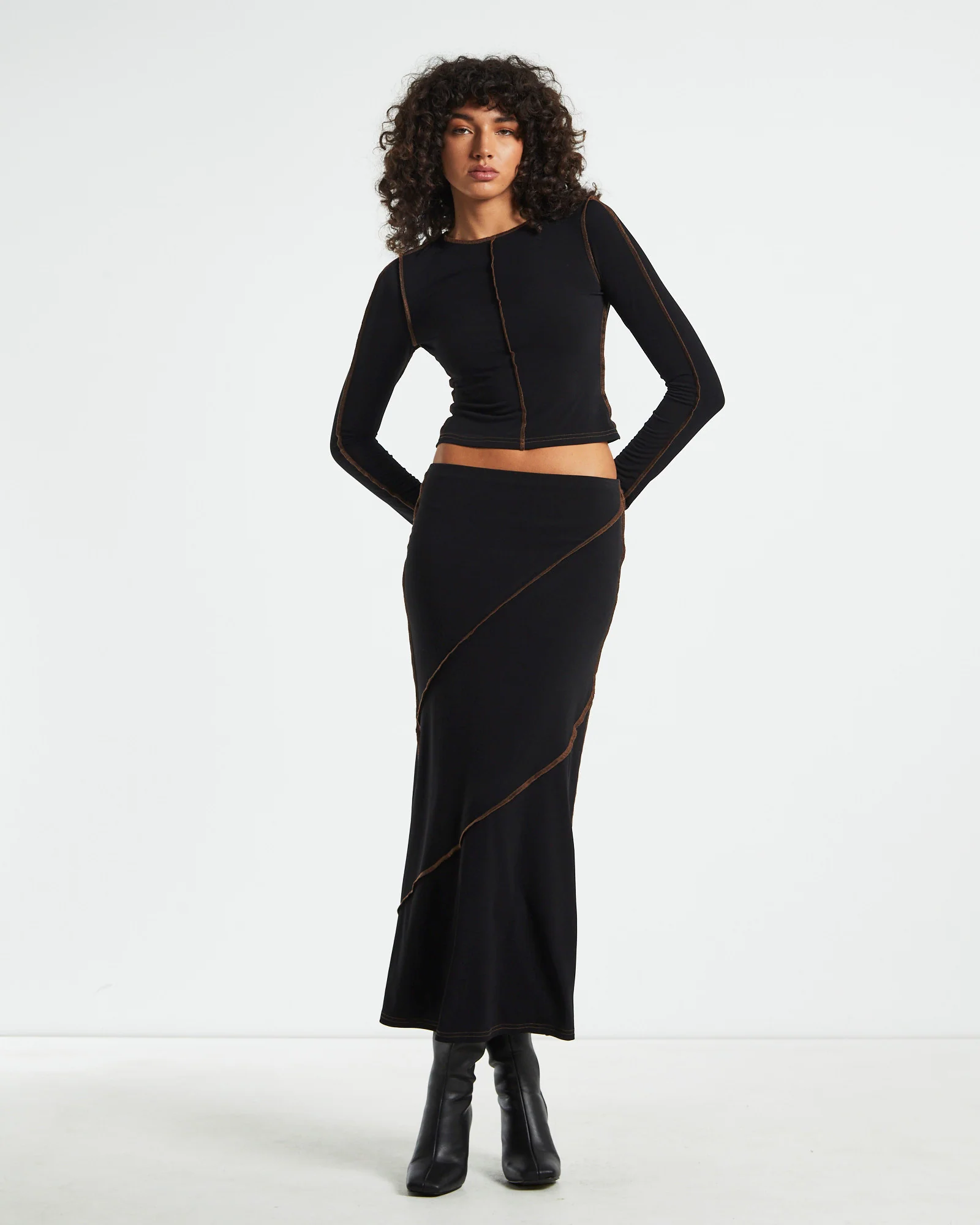 Amelie Slinky Contrast Skirt in Black - Image 3