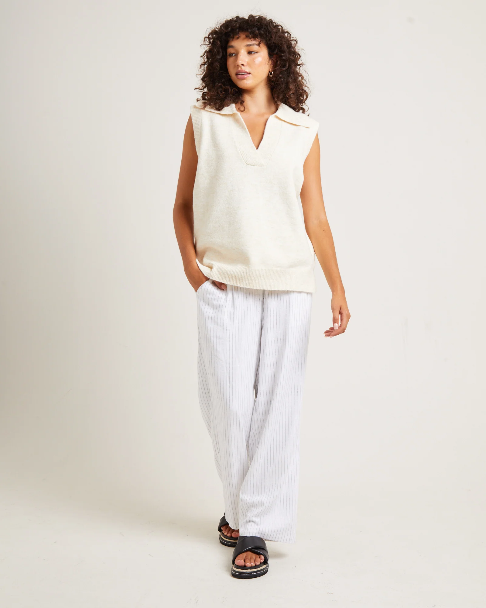 Avari Knit Vest Oat - Image 3