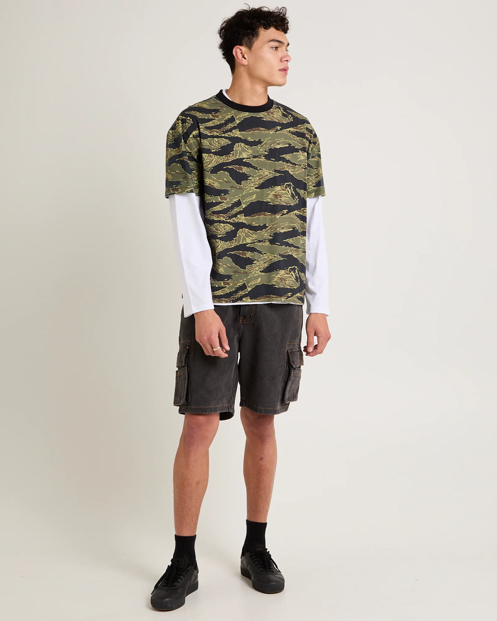 Baggy Denim Cargo Shorts - Image 3