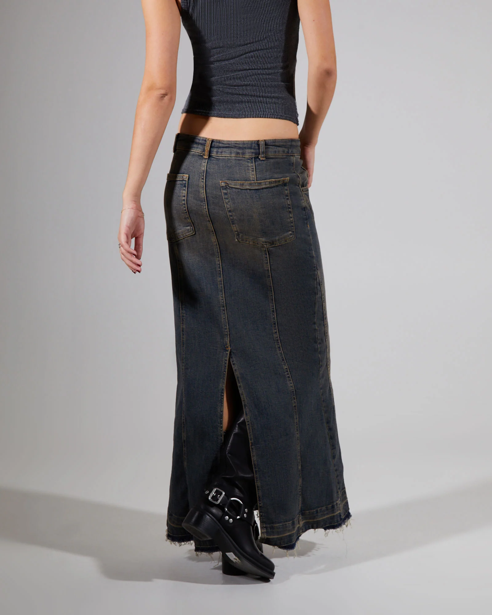BDG Seamed Tint Denim Midi Denim Skirt - Image 3
