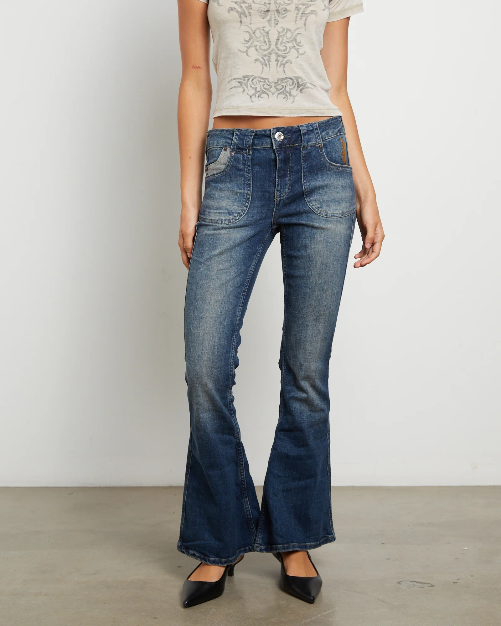 BDG Tiana Low Rise Flare Denim Jeans Dark Vintage
