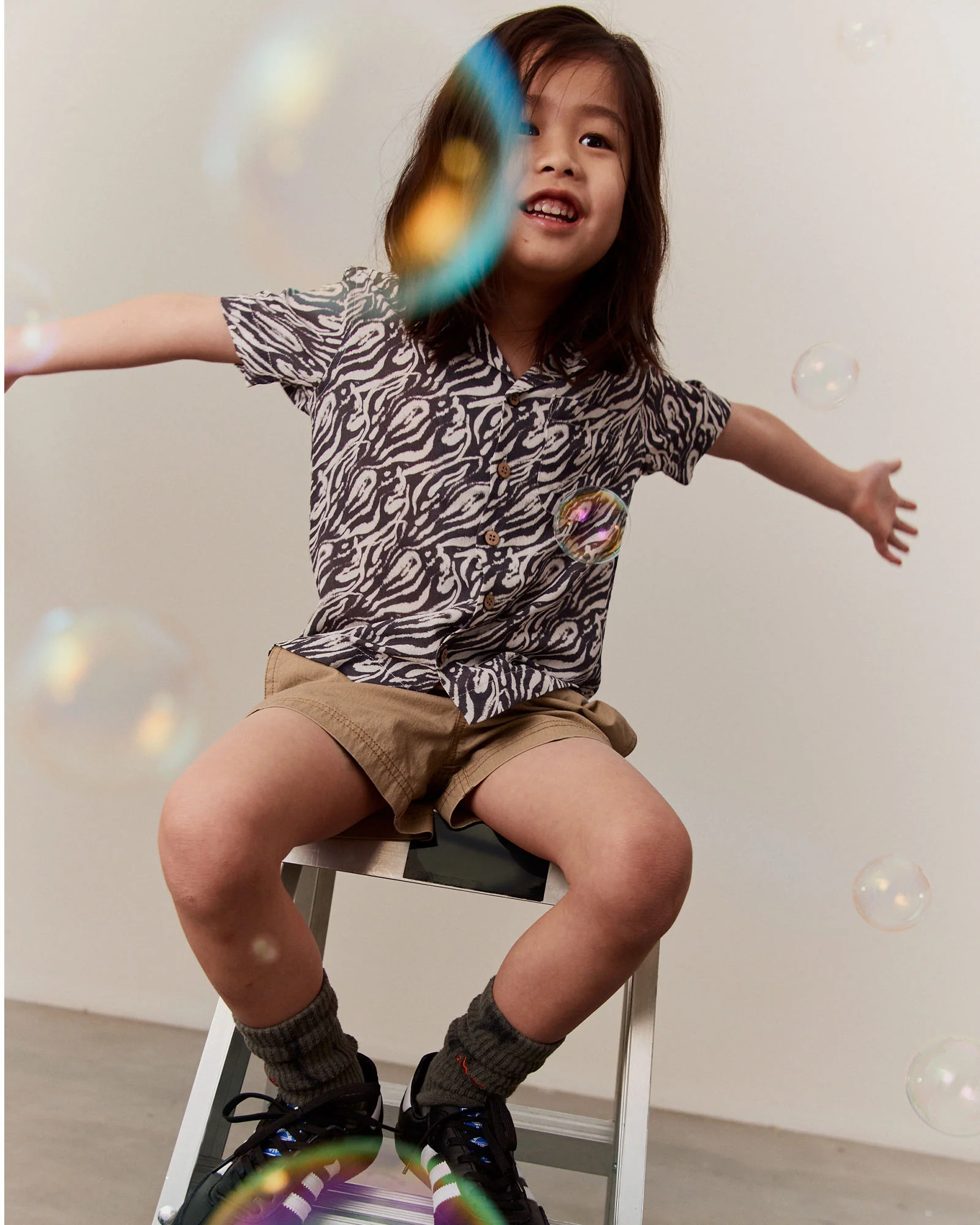 Boys Trackless Short Sleeve Resort Shirt in Black