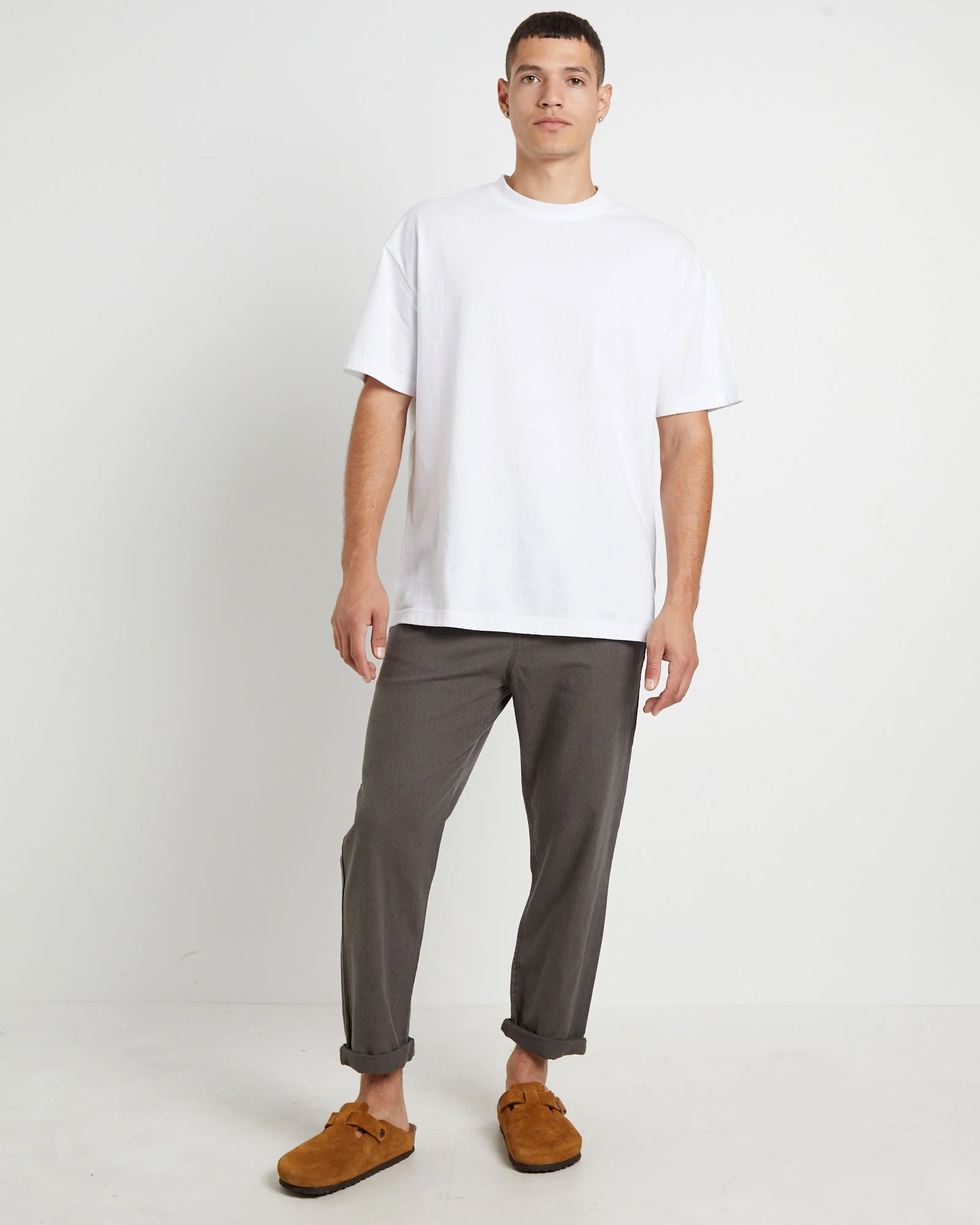 Brody Linen Pants in Muted Olive - Image 3