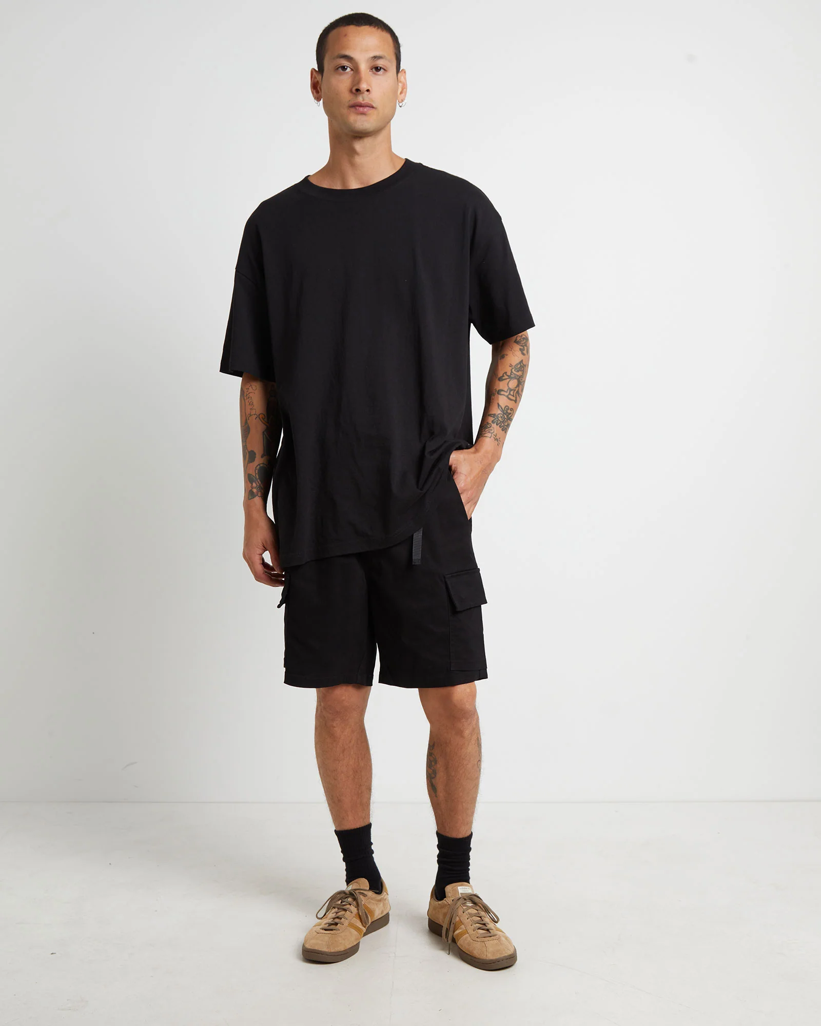 Cargo Shorts in Black - Image 3