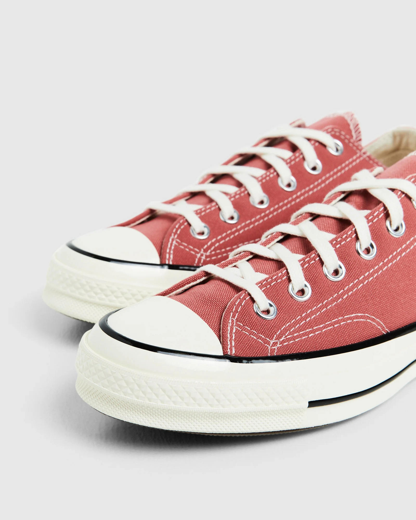 Chuck 70 Ox Sneakers Rhubarb Pie/Egret/Black - Image 4