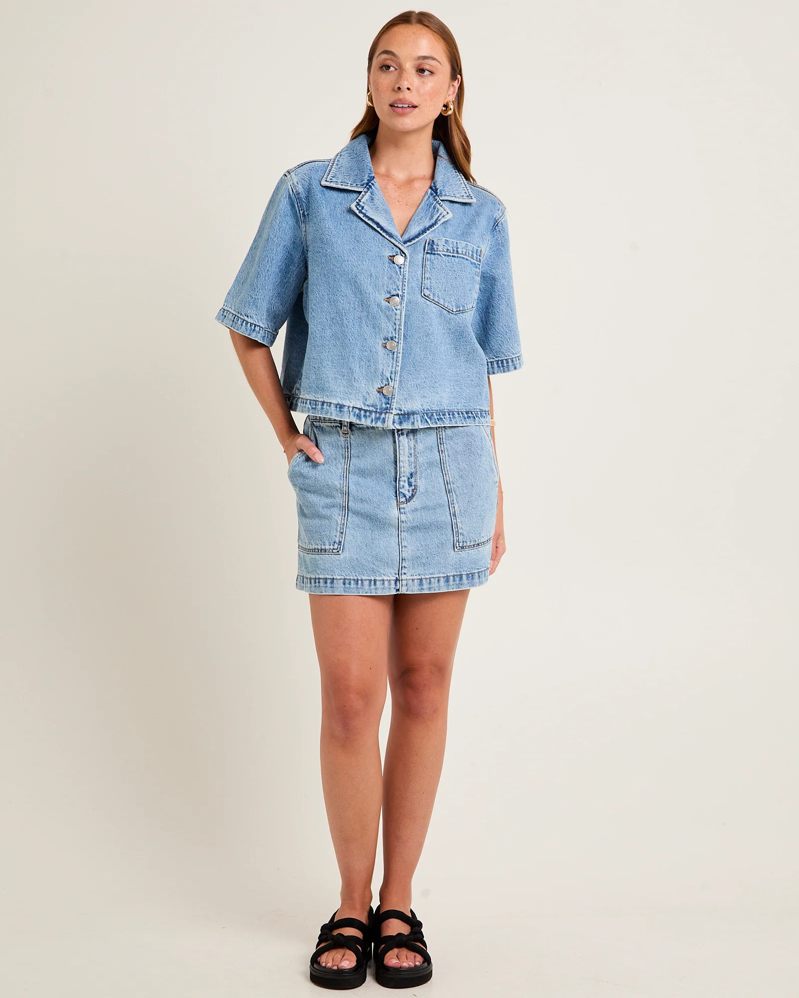 Cropped Resort Shorts Sleeved Denim Shirt - Image 3