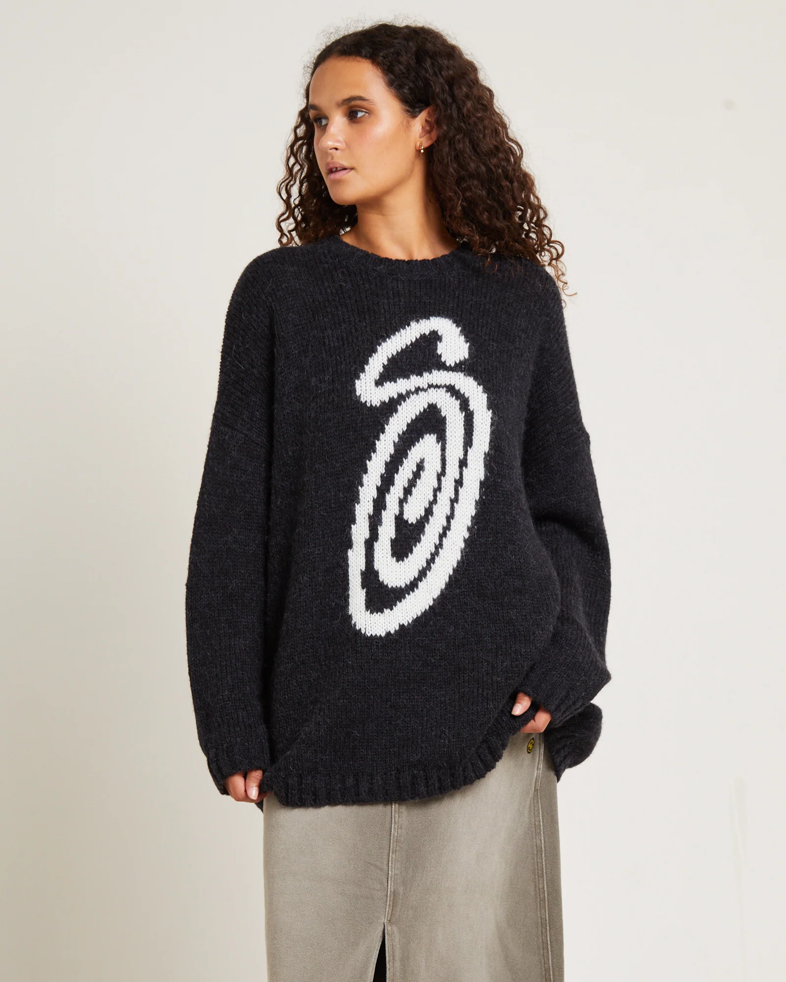 Curly S Oversized Knit Black