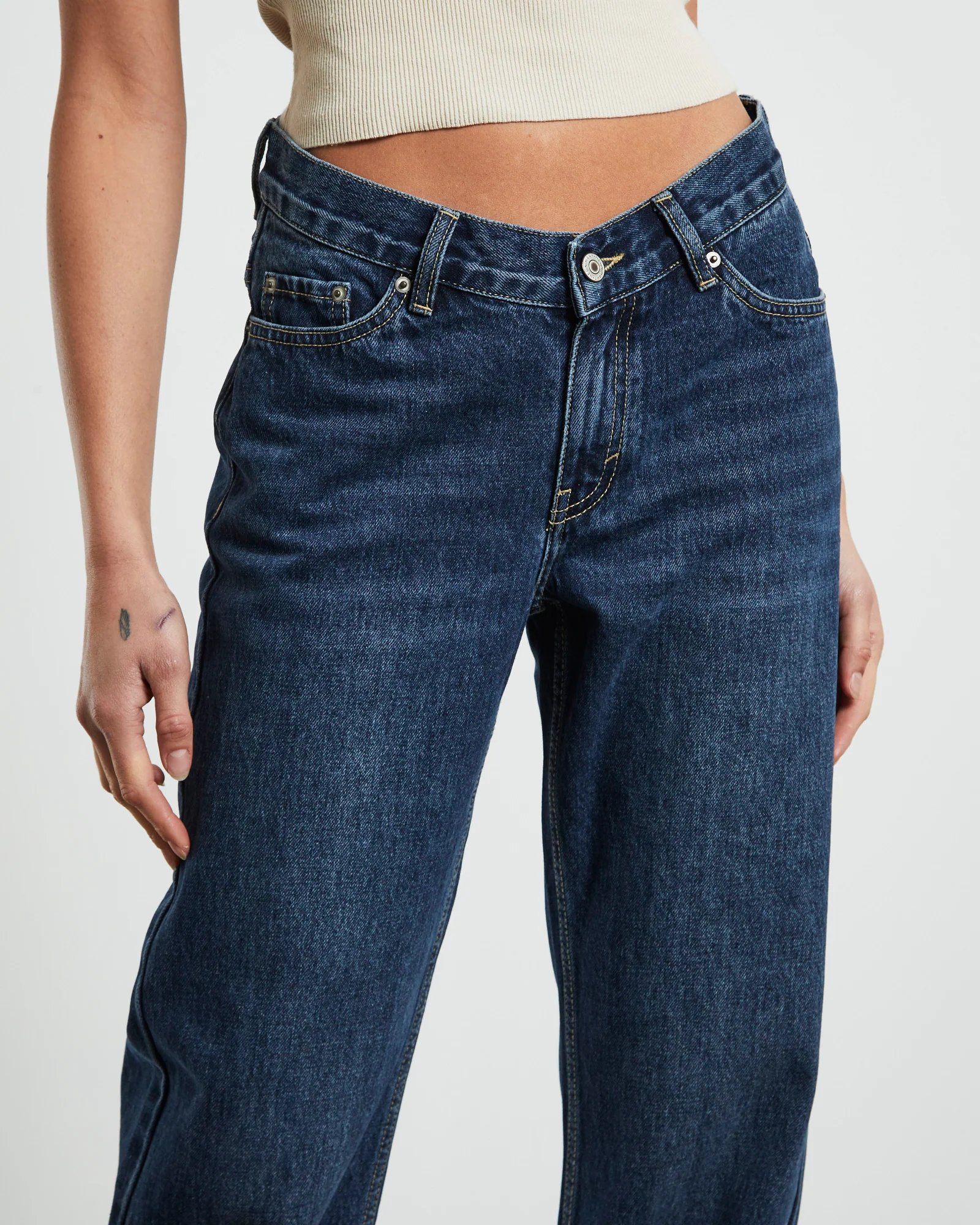 Emmy V Waist Straight Jeans Y2K - Image 6