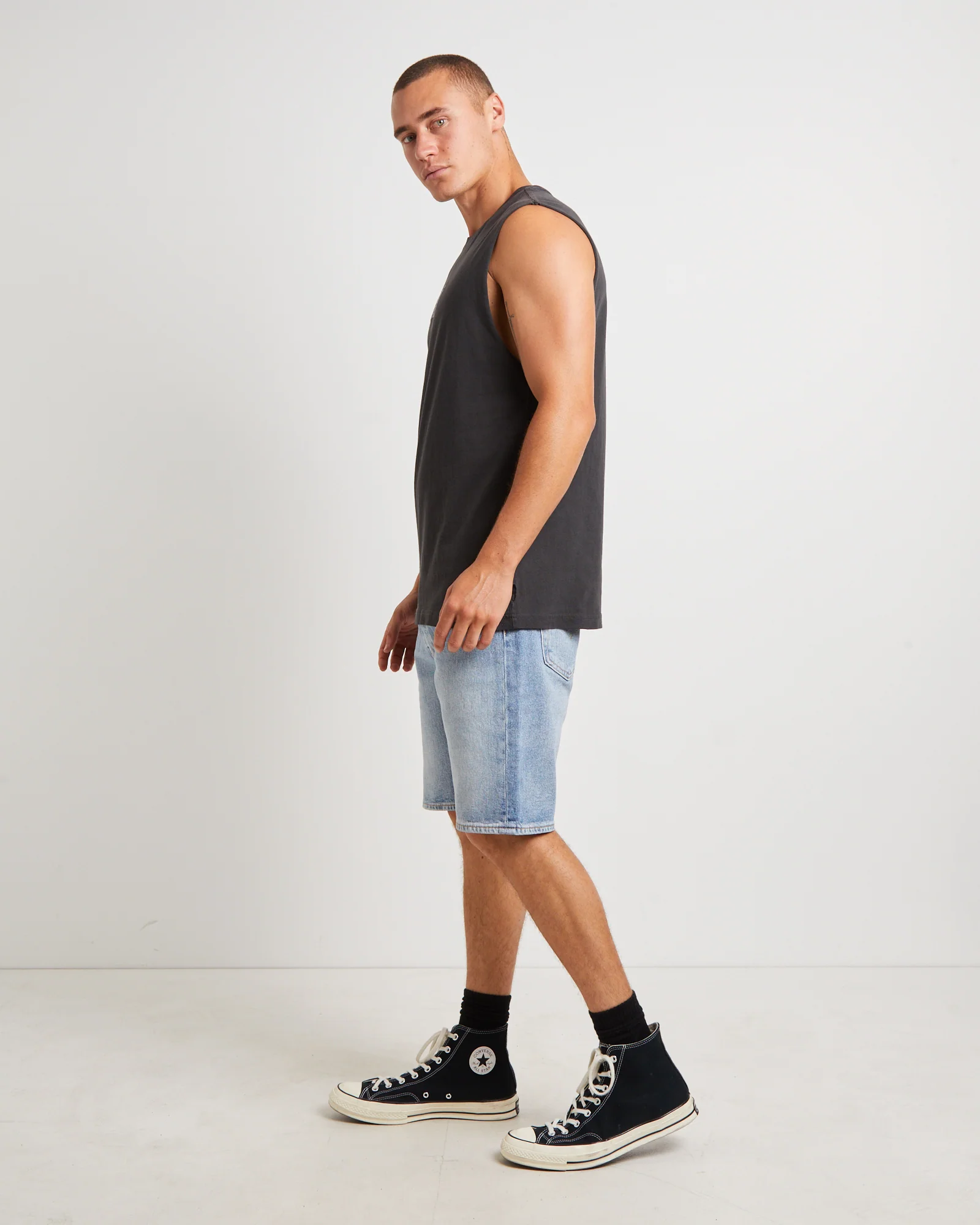 Gritter Muscle Tee in Black - Image 4