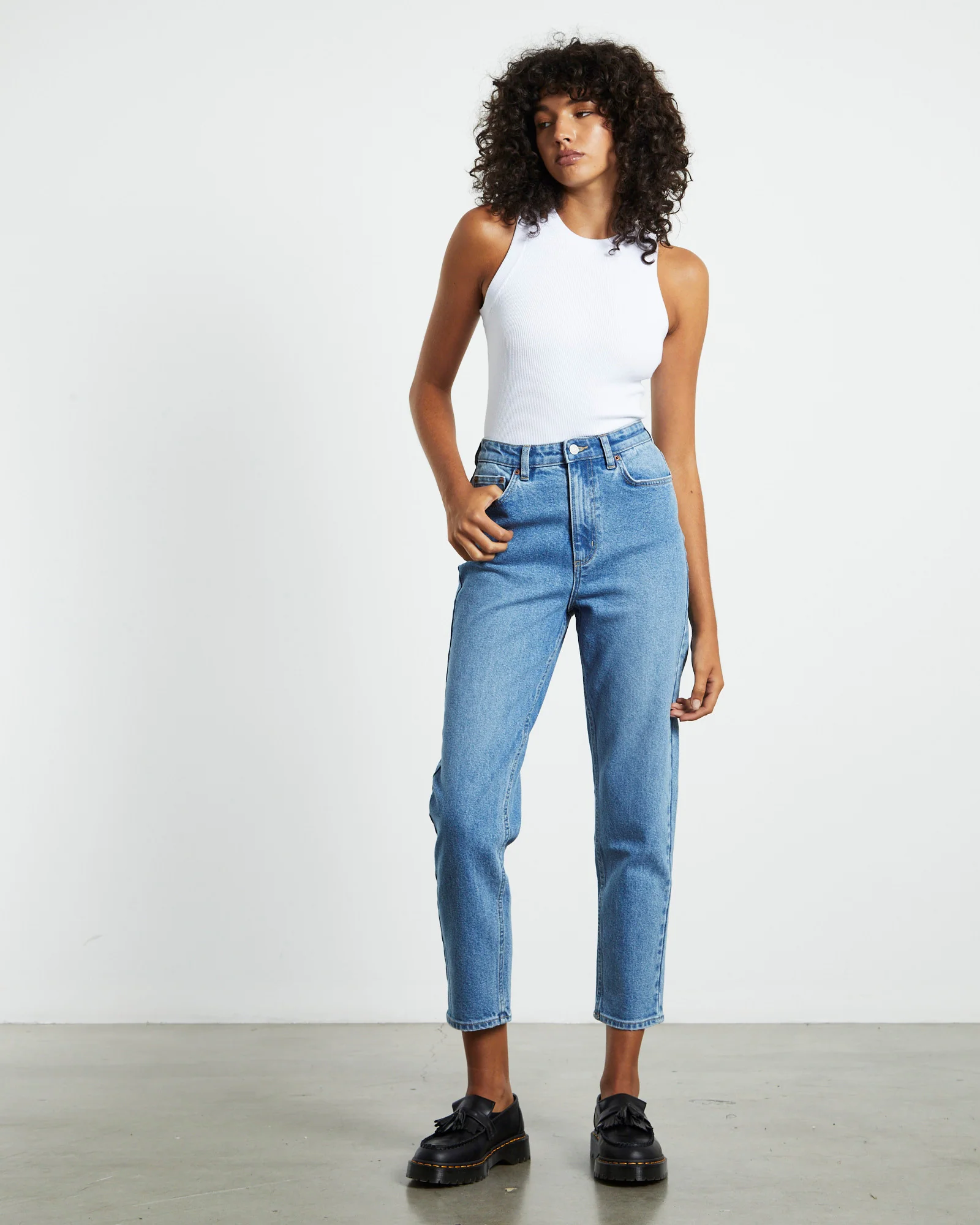High Mom Jeans Blue Hue - Image 4