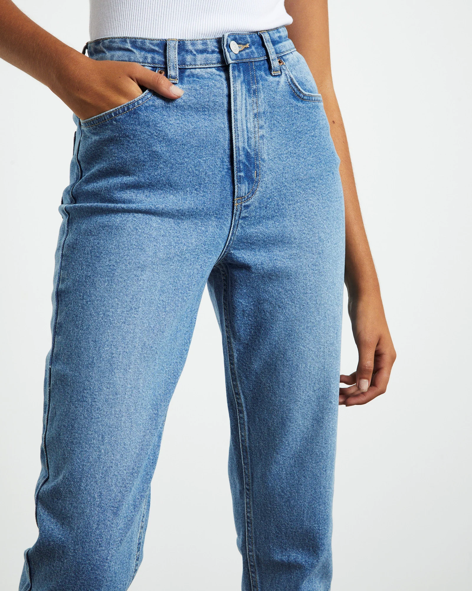High Mom Jeans Blue Hue - Image 5