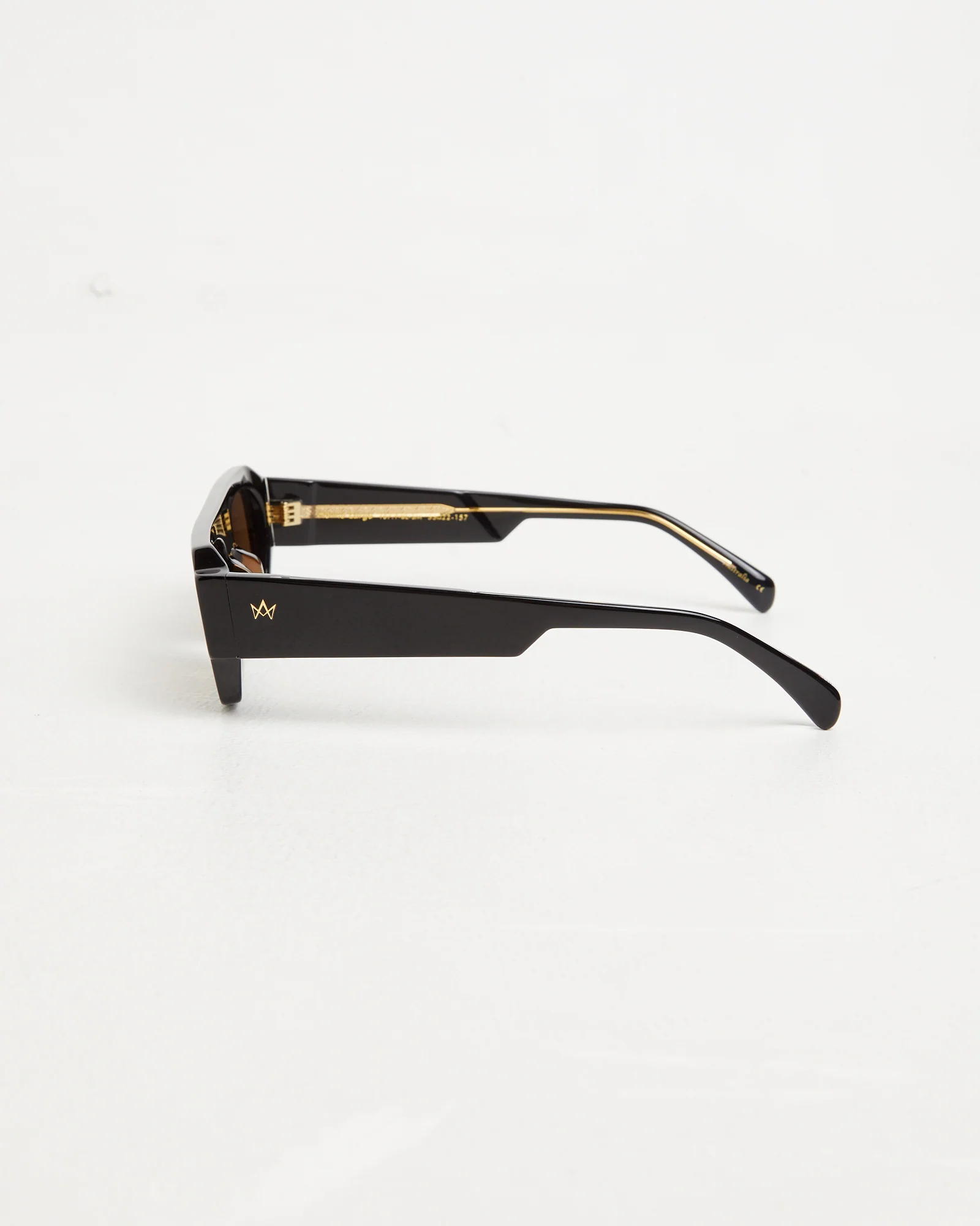 Howie Large Sunglasses in Black - Image 4