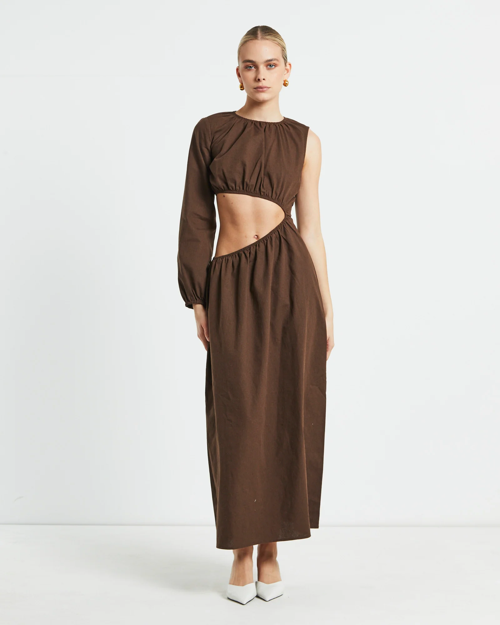 Isobel One Shoulder Cut Out Midi Dress in Chocolate - Image 4