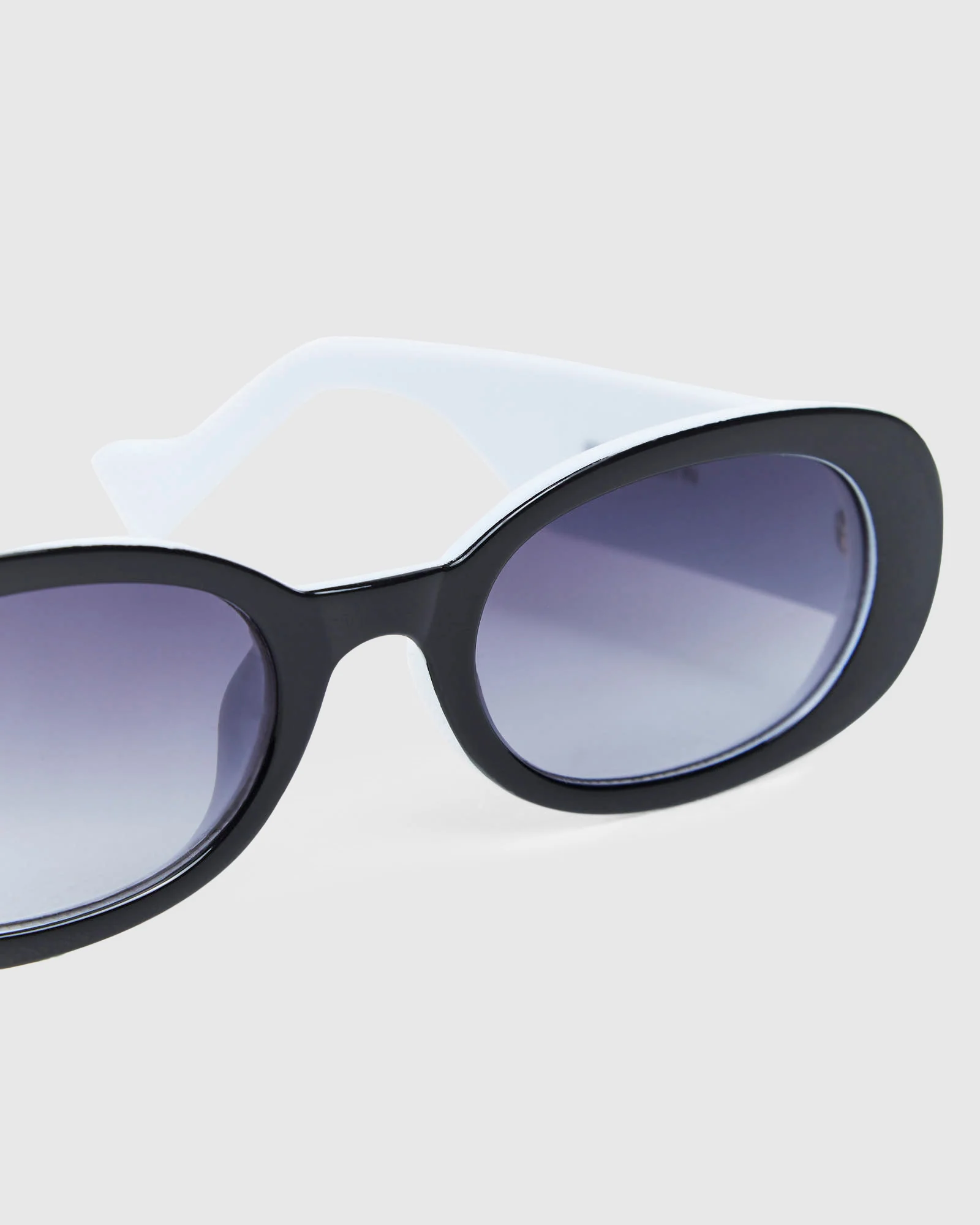 Jones Sunglasses Black/White - Image 6