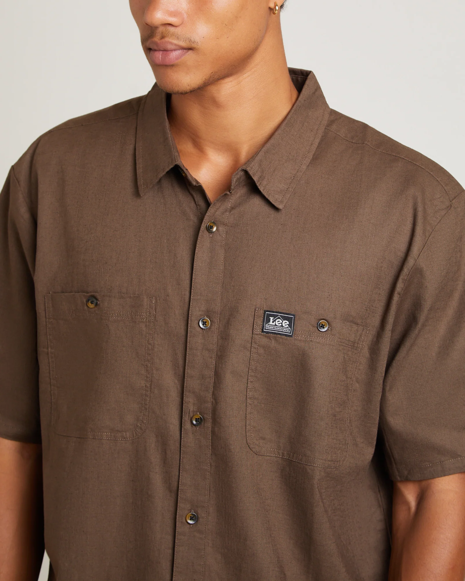 Lee Worker Short Sleeve Shirt in Linen Bark - Image 5