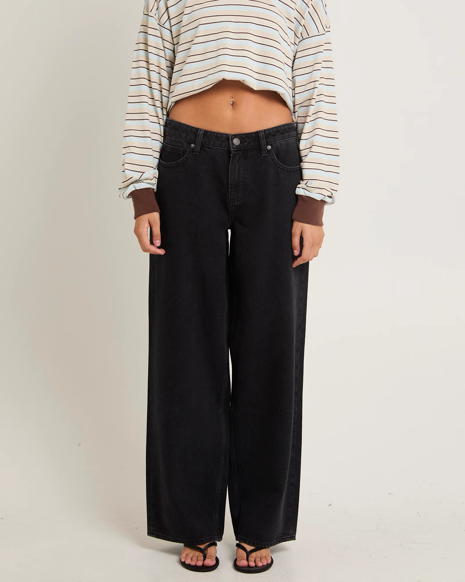 Low Slouch Denim Jeans Black Super Used - Image 3