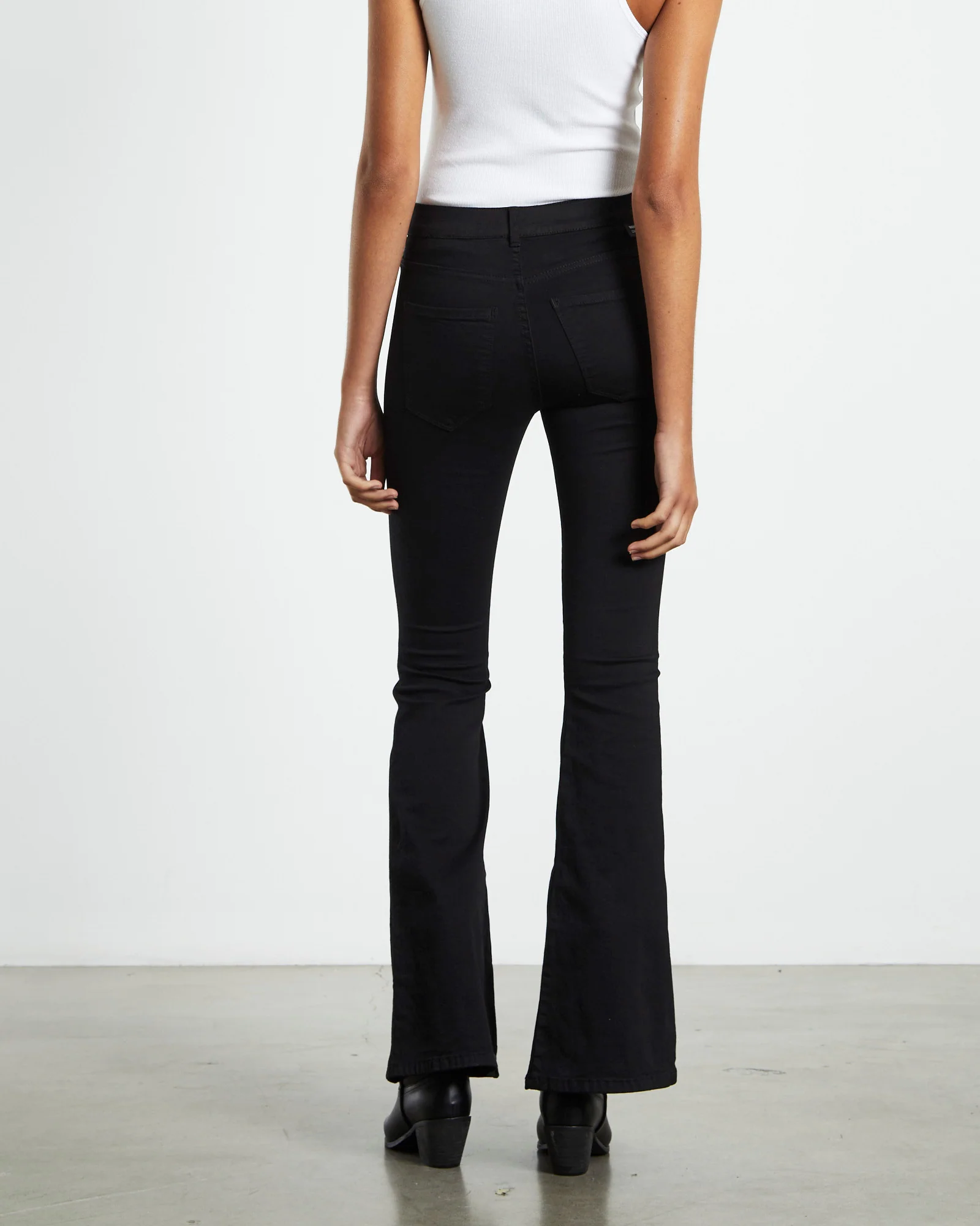 Macy Flare Jeans Black - Image 2