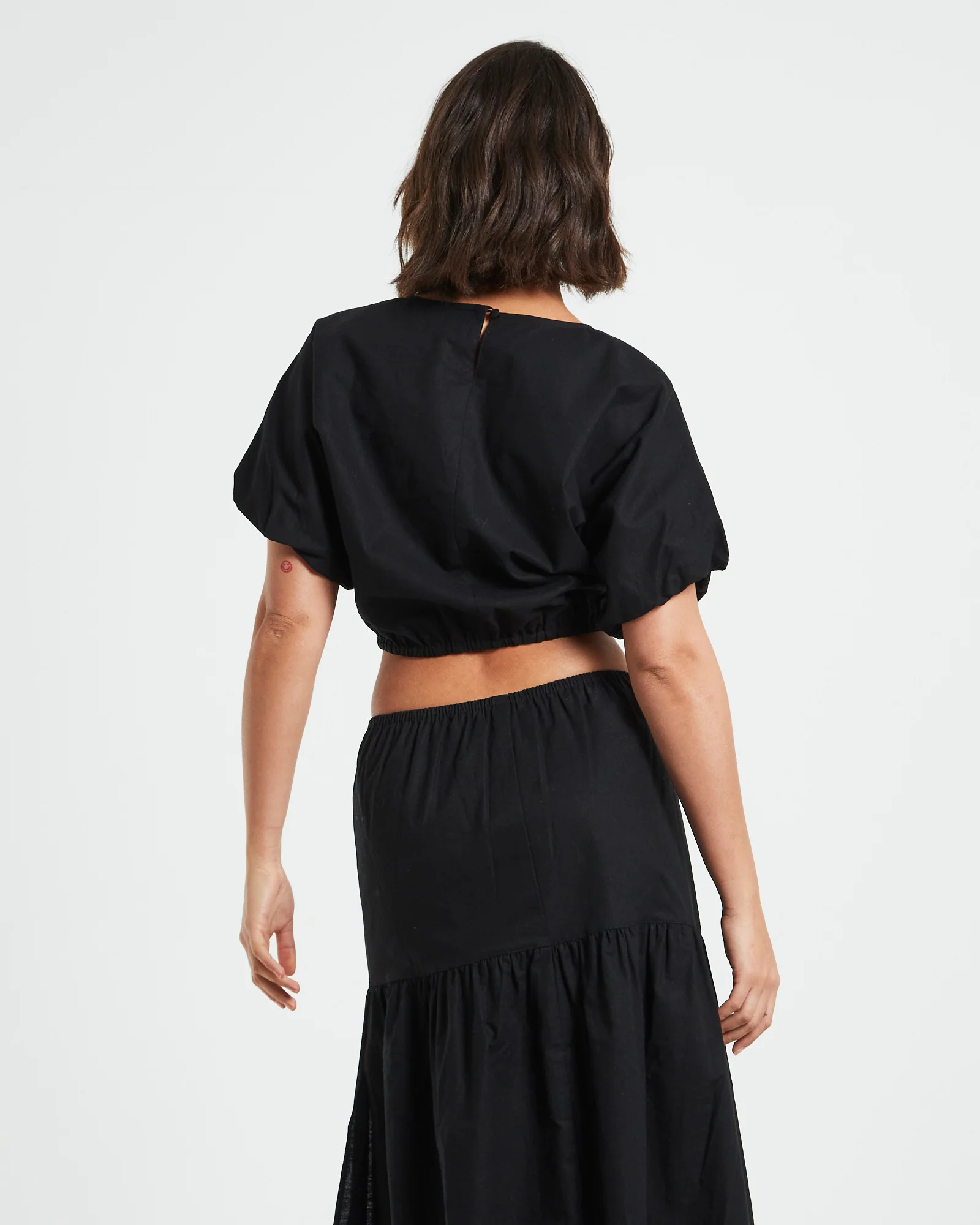 Melody Linen Puff Short Sleeve T-Shirt in Black - Image 2