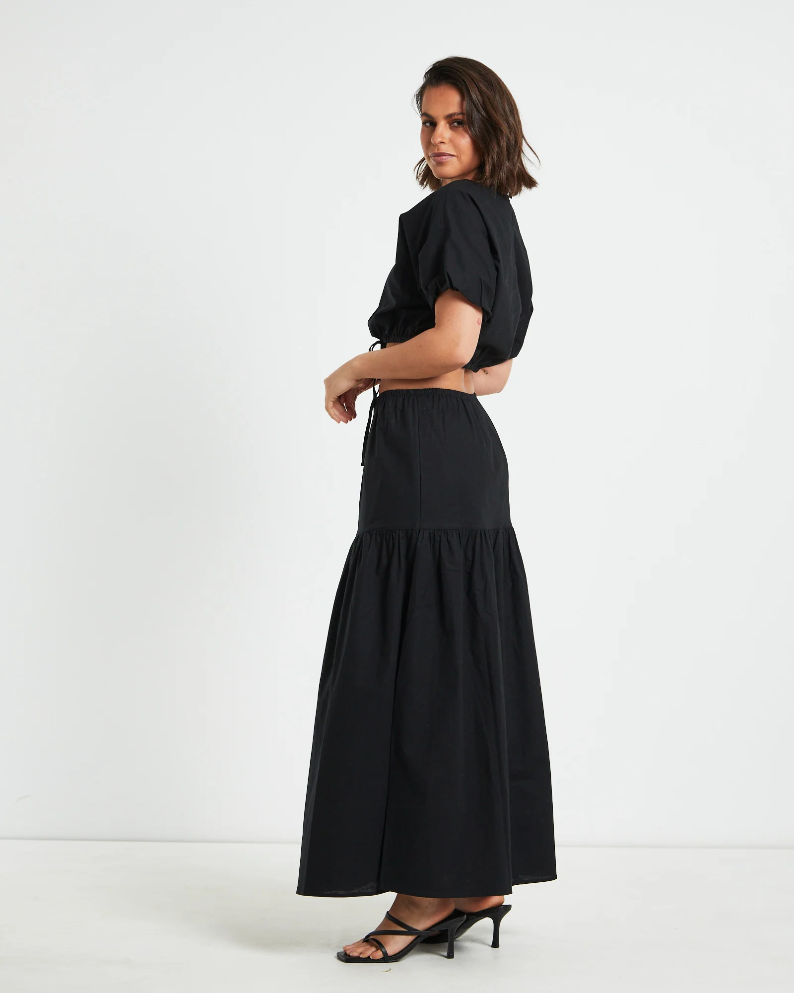 Melody Linen Puff Short Sleeve T-Shirt in Black - Image 4