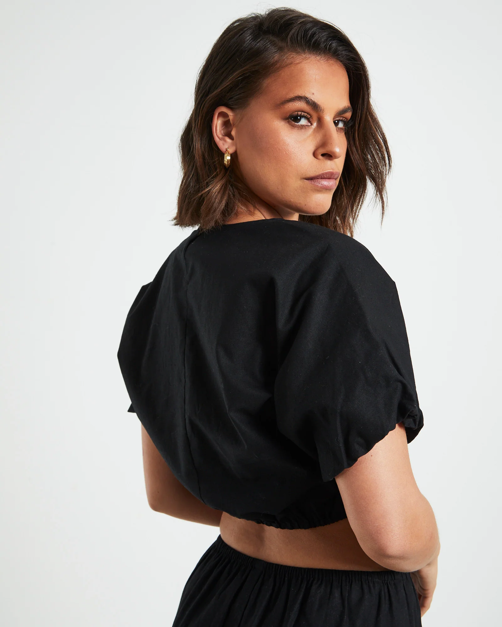 Melody Linen Puff Short Sleeve T-Shirt in Black - Image 5
