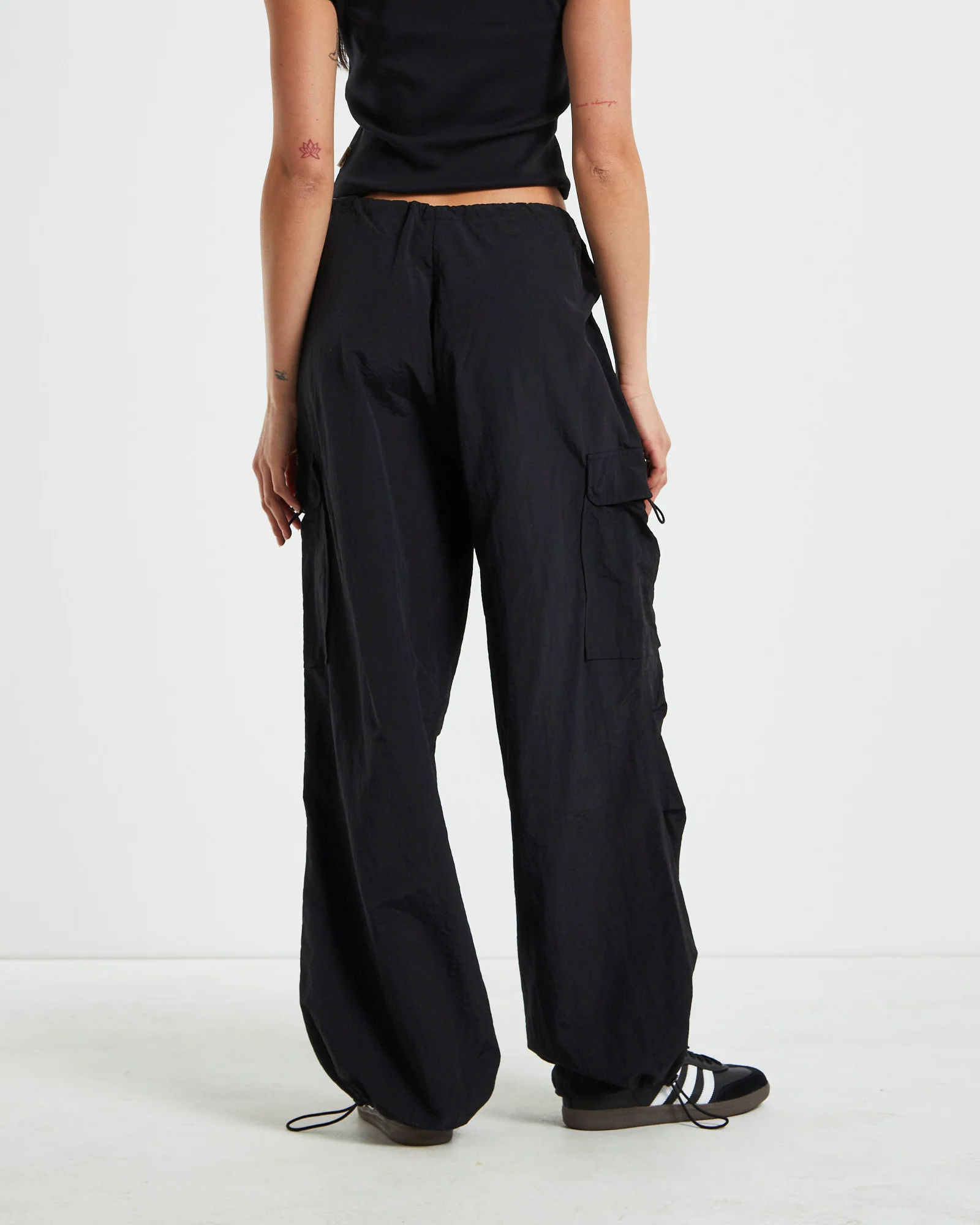 Oakley Low Rise Tech Cargo Pants Black - Image 2