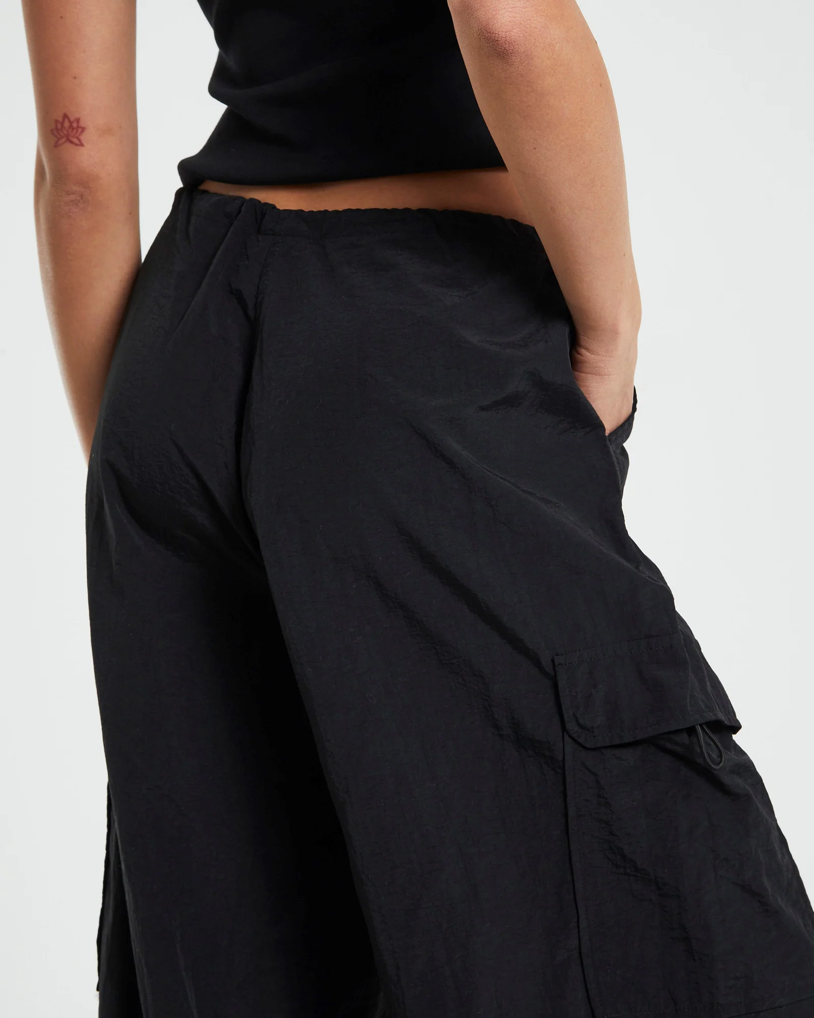Oakley Low Rise Tech Cargo Pants Black - Image 6