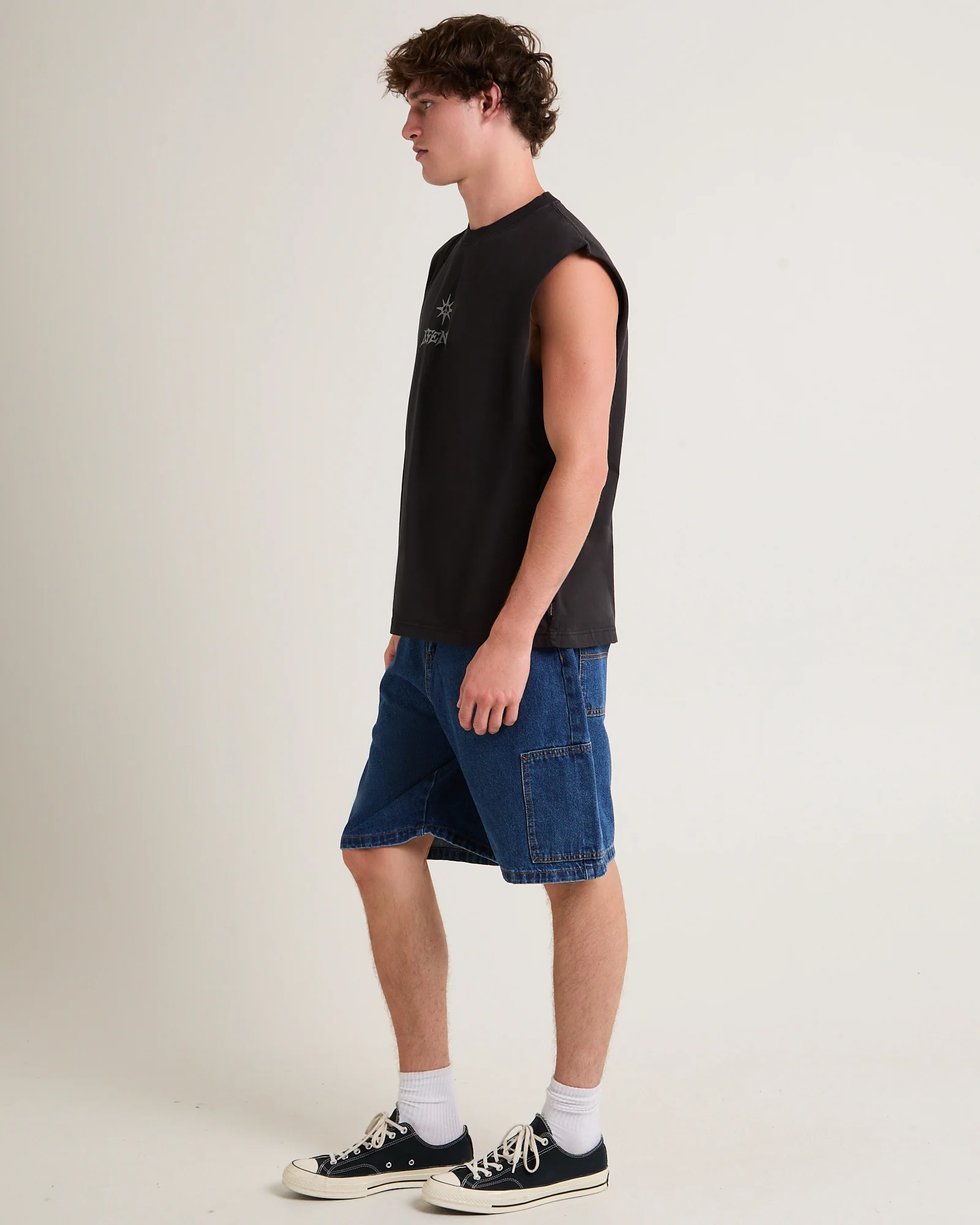 Peace Out Sleevless T-Shirt in Stone Black - Image 4