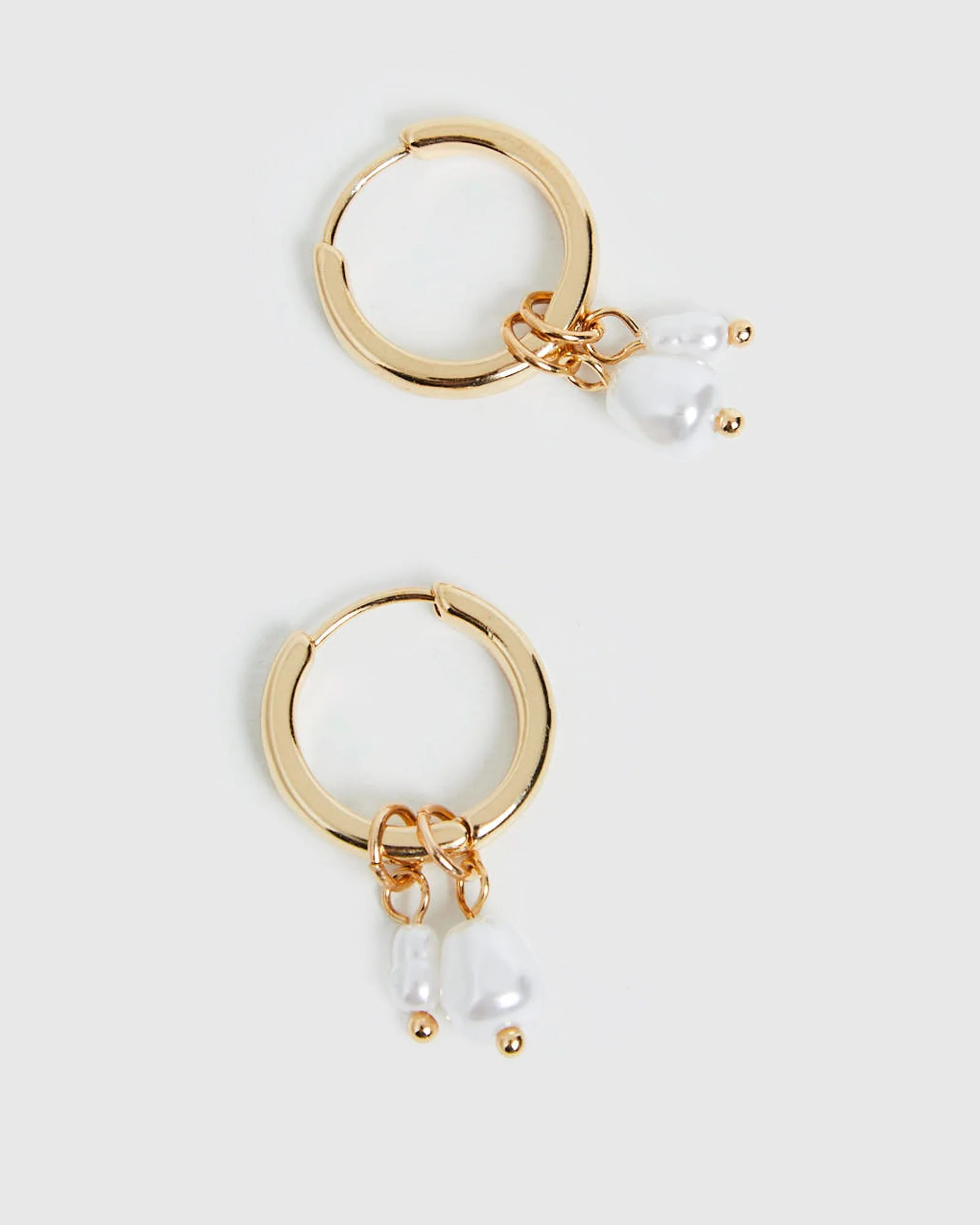 Pearl Hoop Earrgs 2 Pack - Image 2