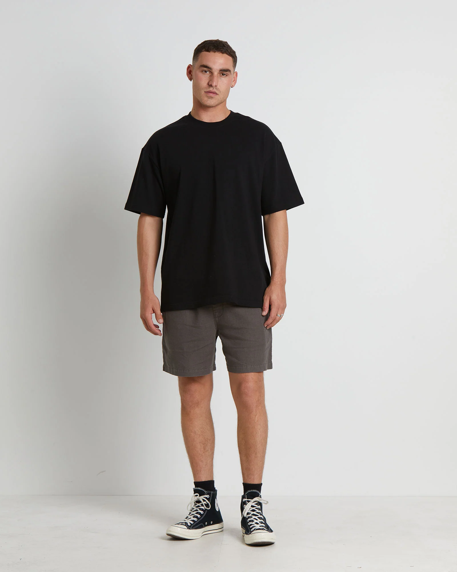Puglia Linen Shorts in Muted Olive Green - Image 3