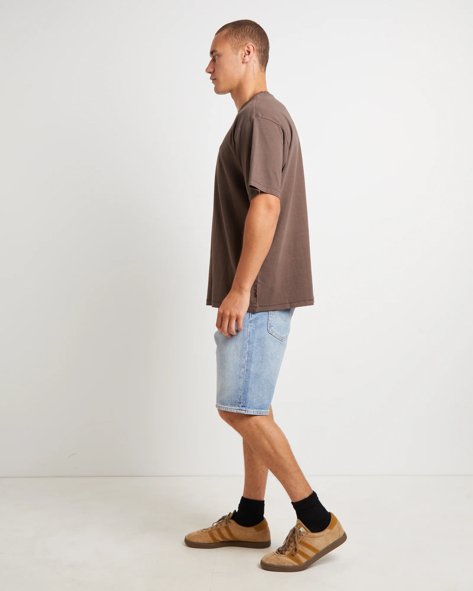 Red Tab Vintage Short Sleeve T-Shirt in Chocolate Brown - Image 4