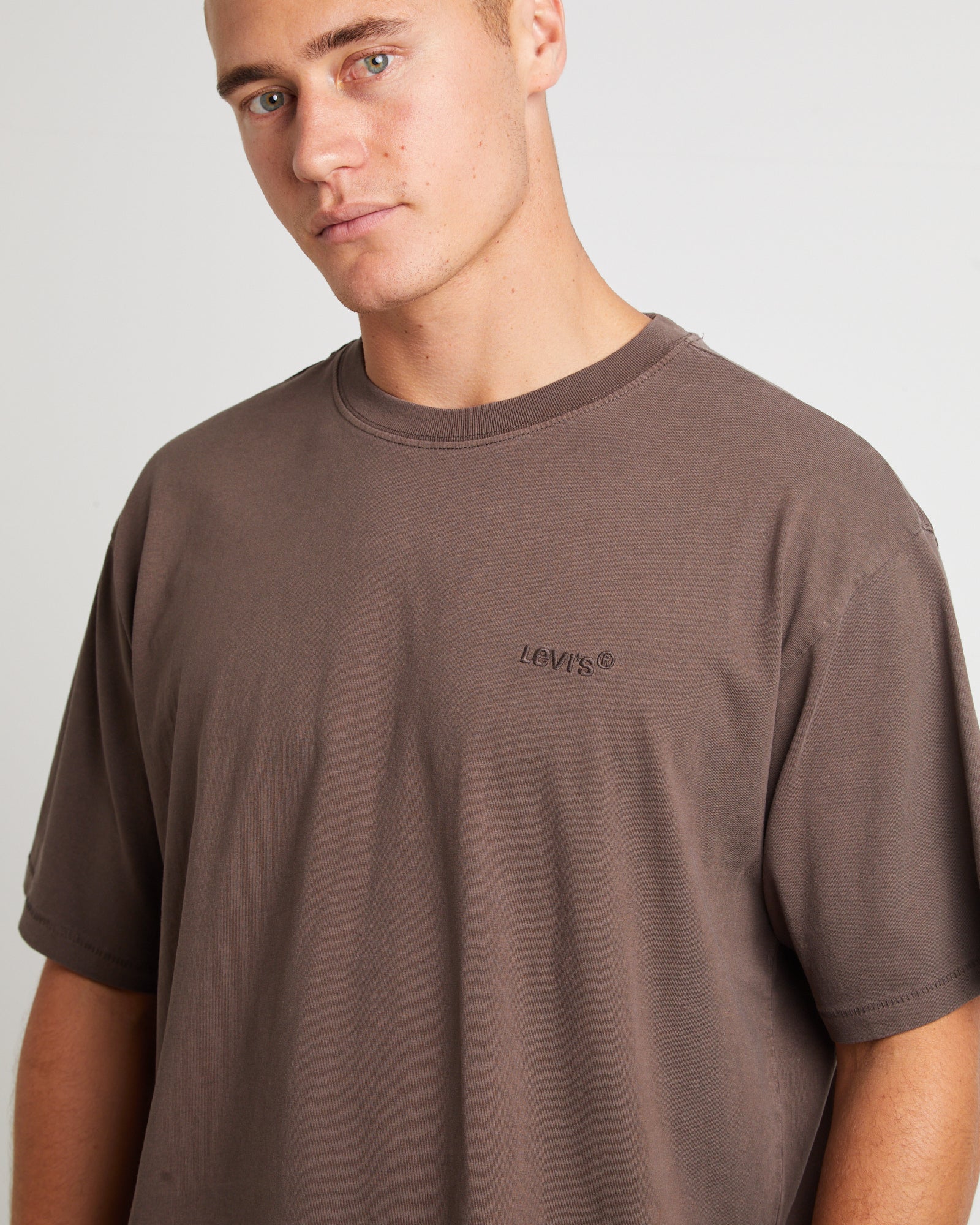 Red Tab Vintage Short Sleeve T-Shirt in Chocolate Brown - Image 5