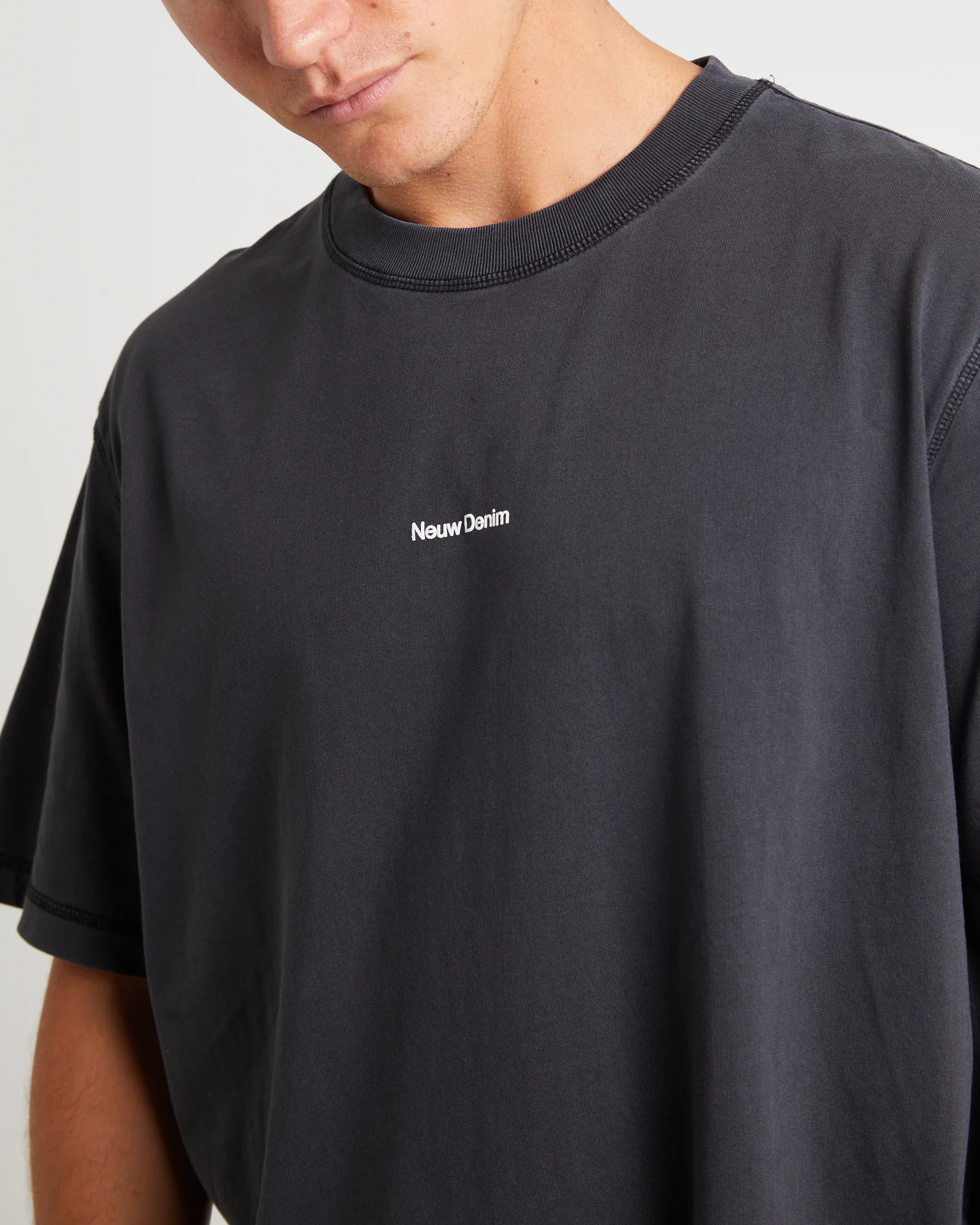 Samo Neuw Short Sleeve T-Shirt in Black - Image 5