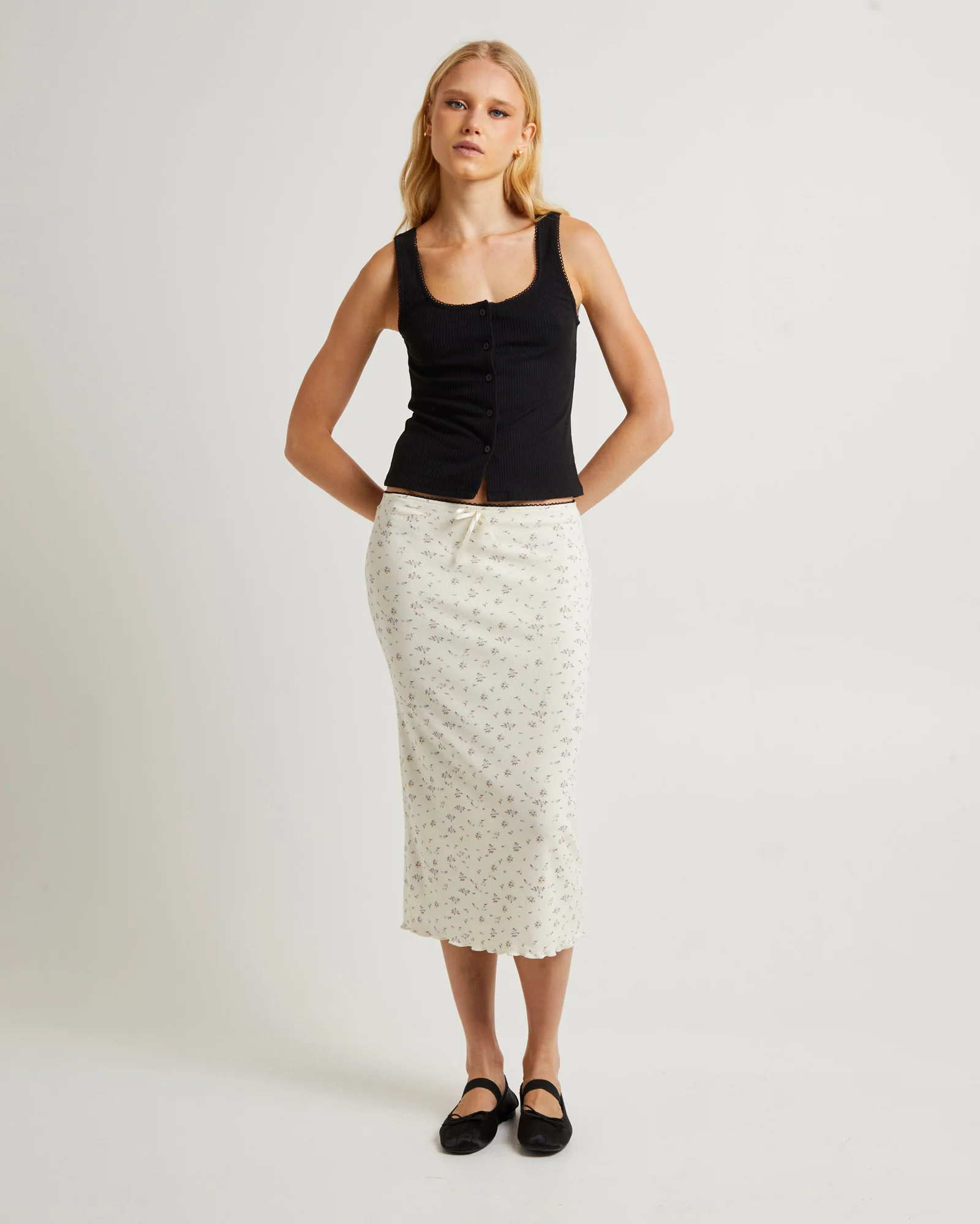 Saski Scallop Trim Vest Top - Image 3
