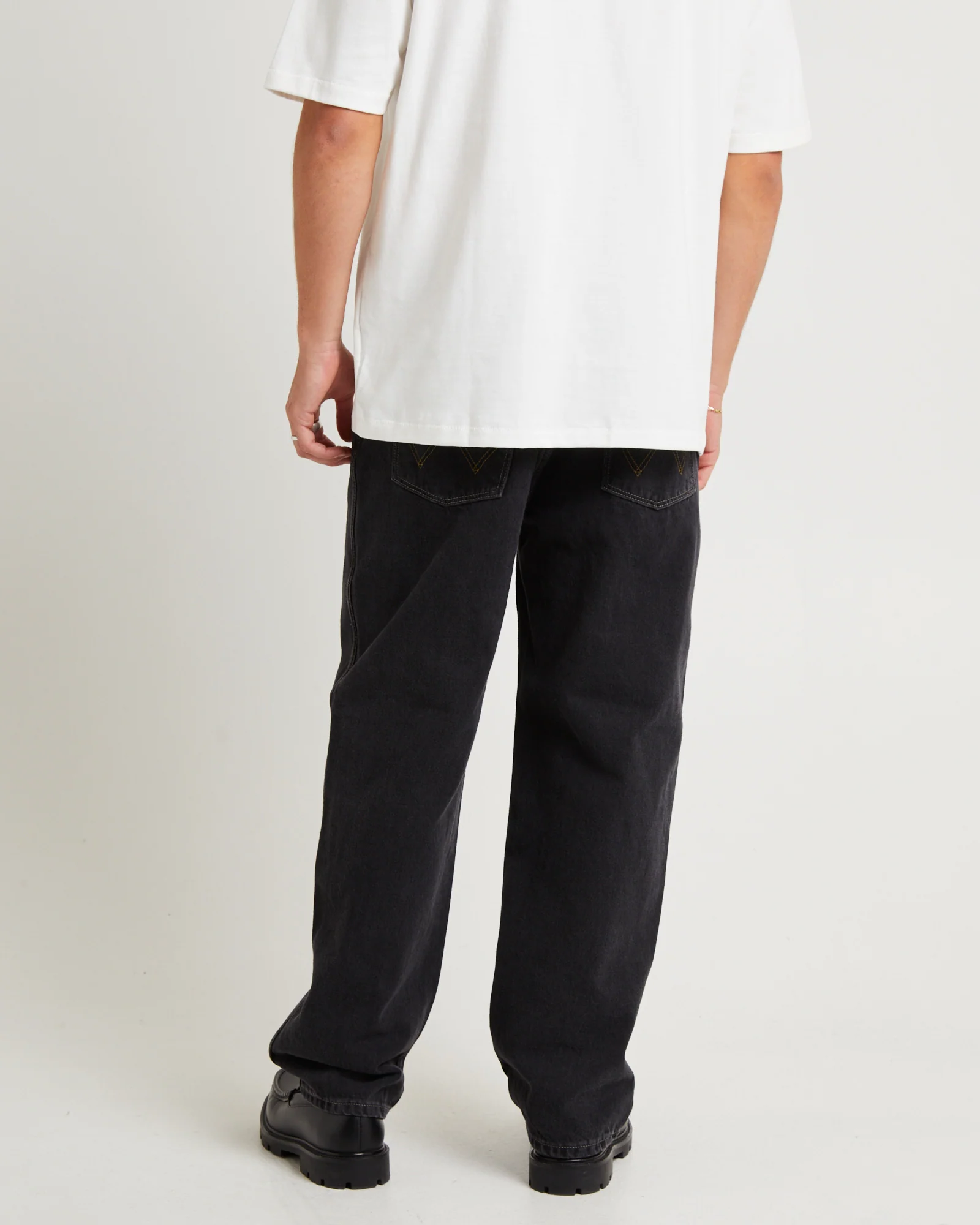 Slacker Relaxed Jeans Ledger Worn Black - Image 2