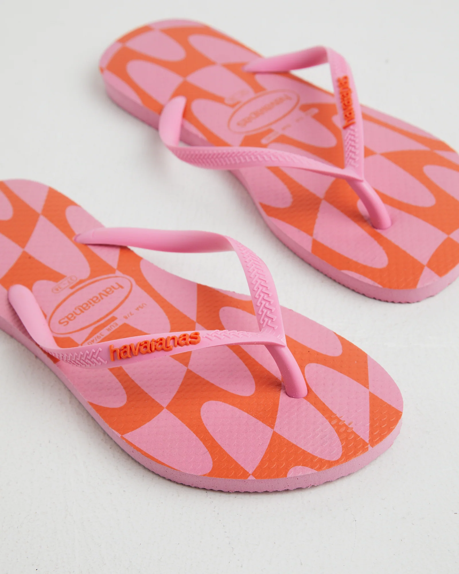 Slim Thongs in Distorted Wave Pink - Image 4