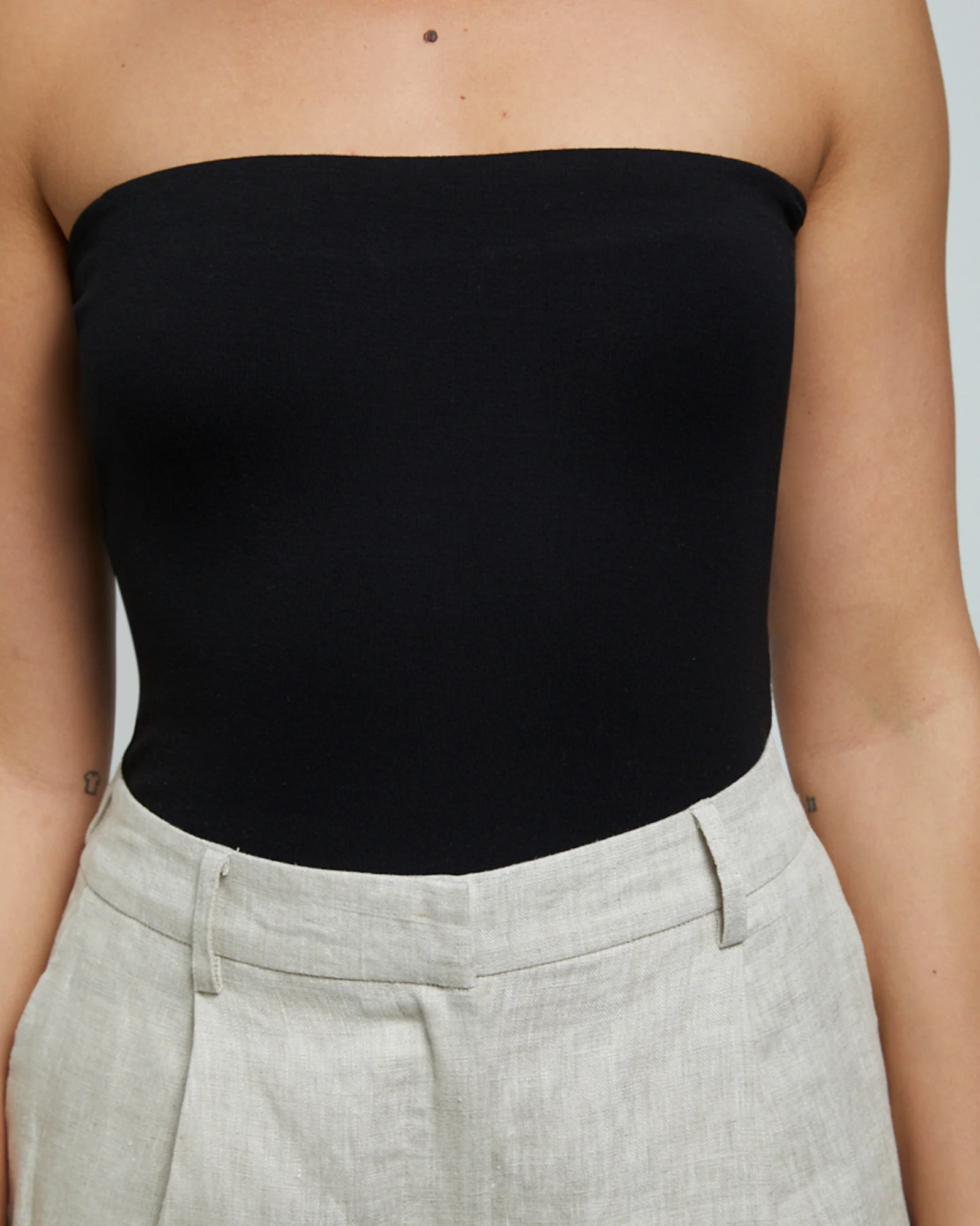 Slinky Strapless Top in Black - Image 6