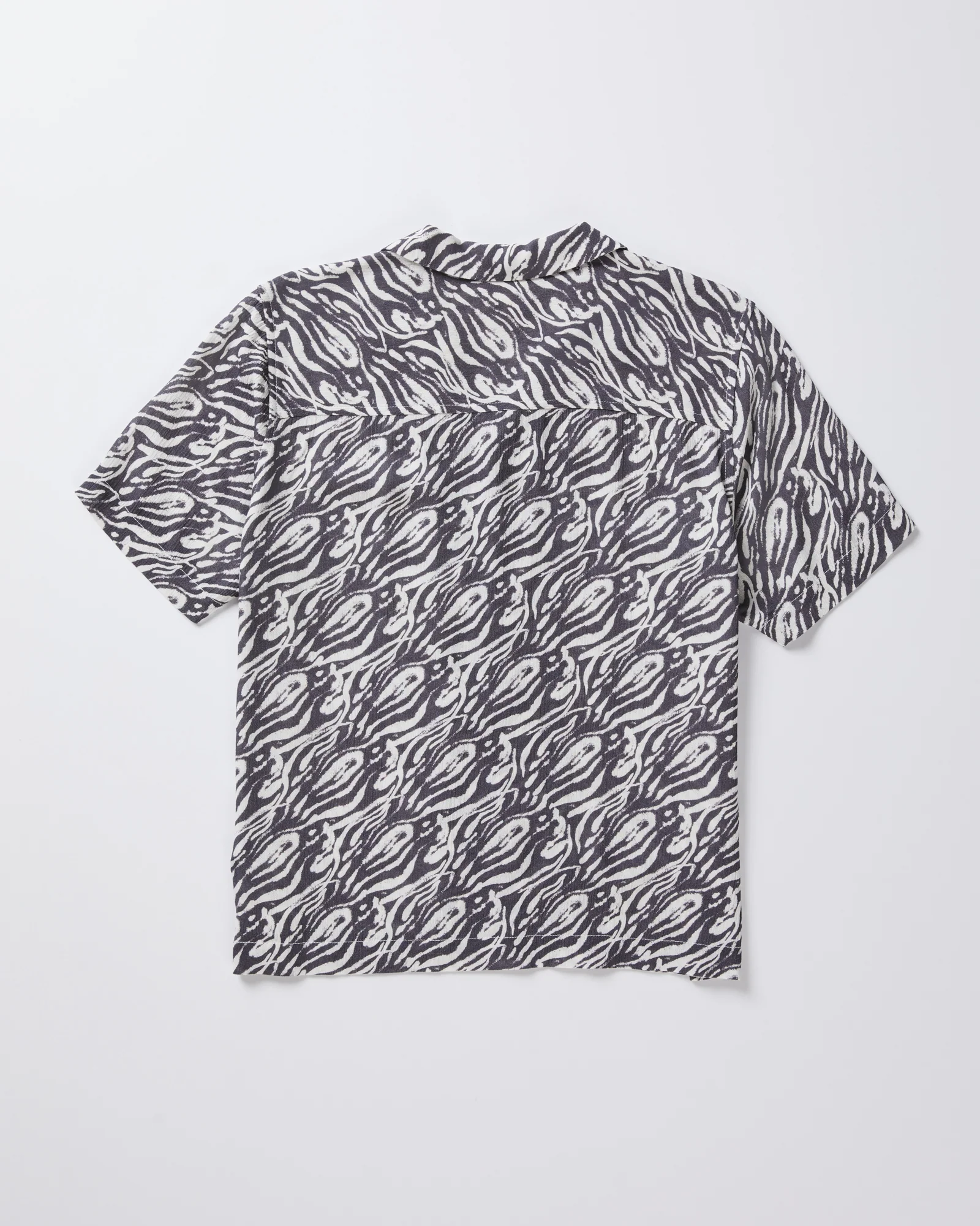 Teen Boys Trackless Short Sleeve Resort Shirt in Black - Image 2