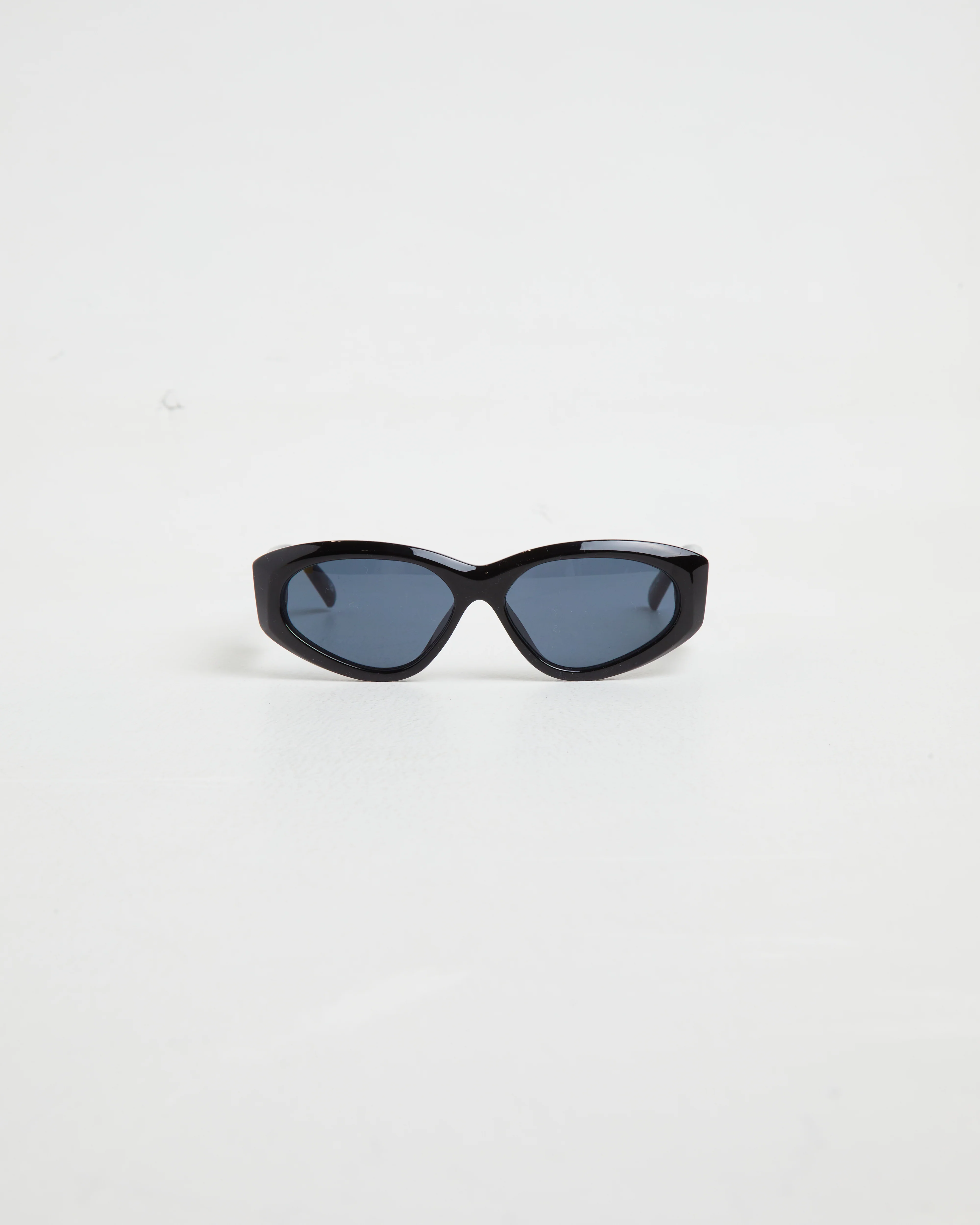 Under Wraps Sunglasses in Black/Smoke Mono