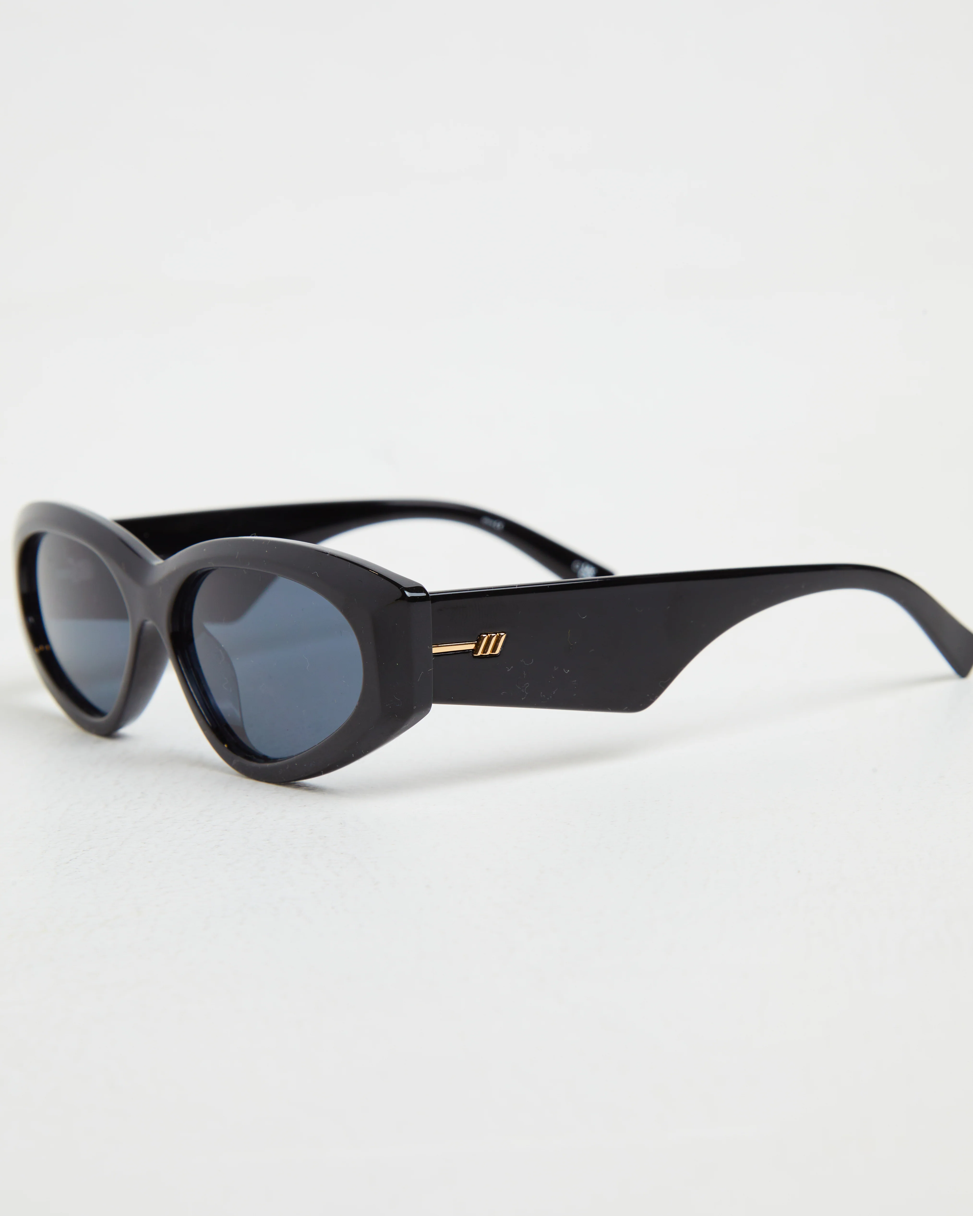 Under Wraps Sunglasses in Black/Smoke Mono - Image 7
