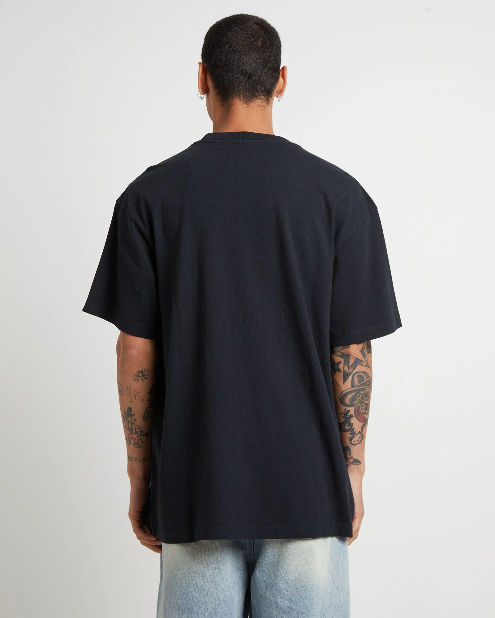 Underscore Lakers Short Sleeve T-Shirt in Faded Black - Image 2
