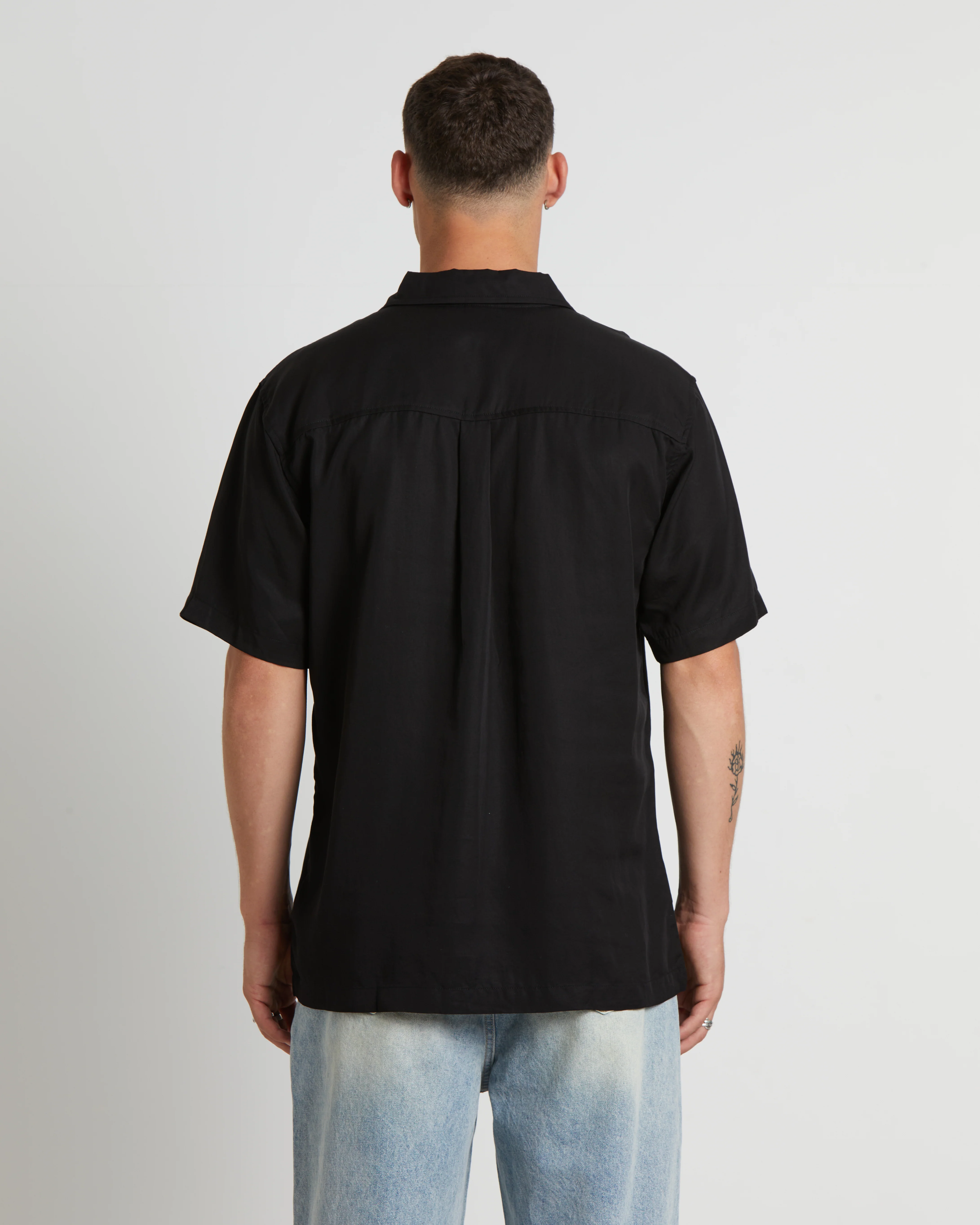 Vivian Lily Short Sleeve Shirt in Black - Image 2
